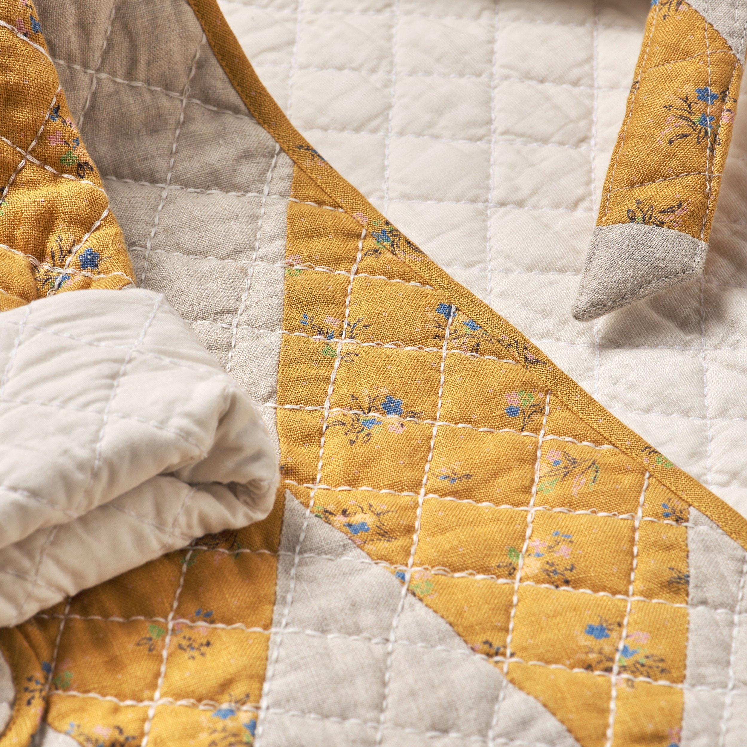 ProjektiTyyny_TimanttiQuiltedLongCoatHoneycomb_02.jpg