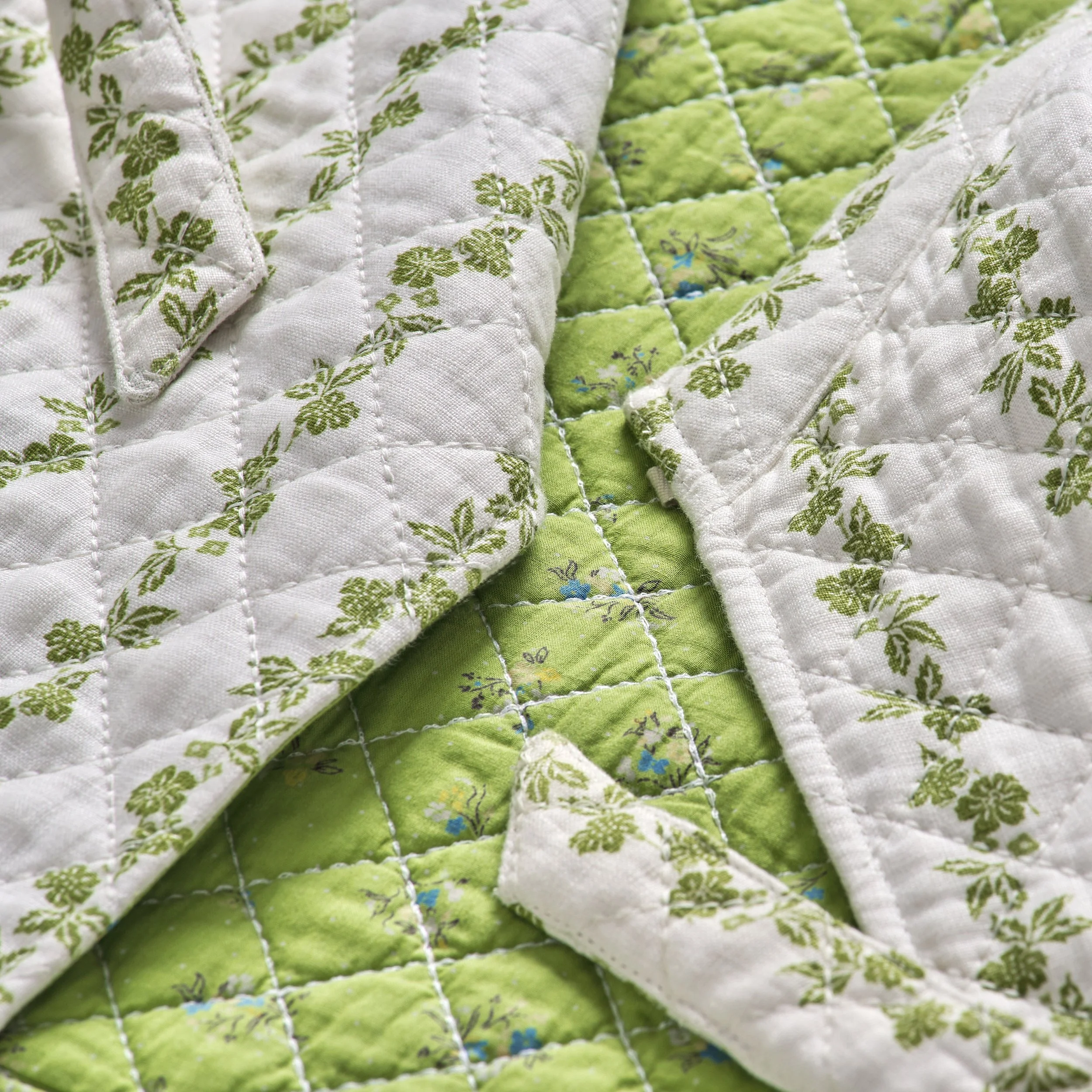 ProjektiTyyny_SeppeleQuiltedWaistcoatPeridot_02.jpg