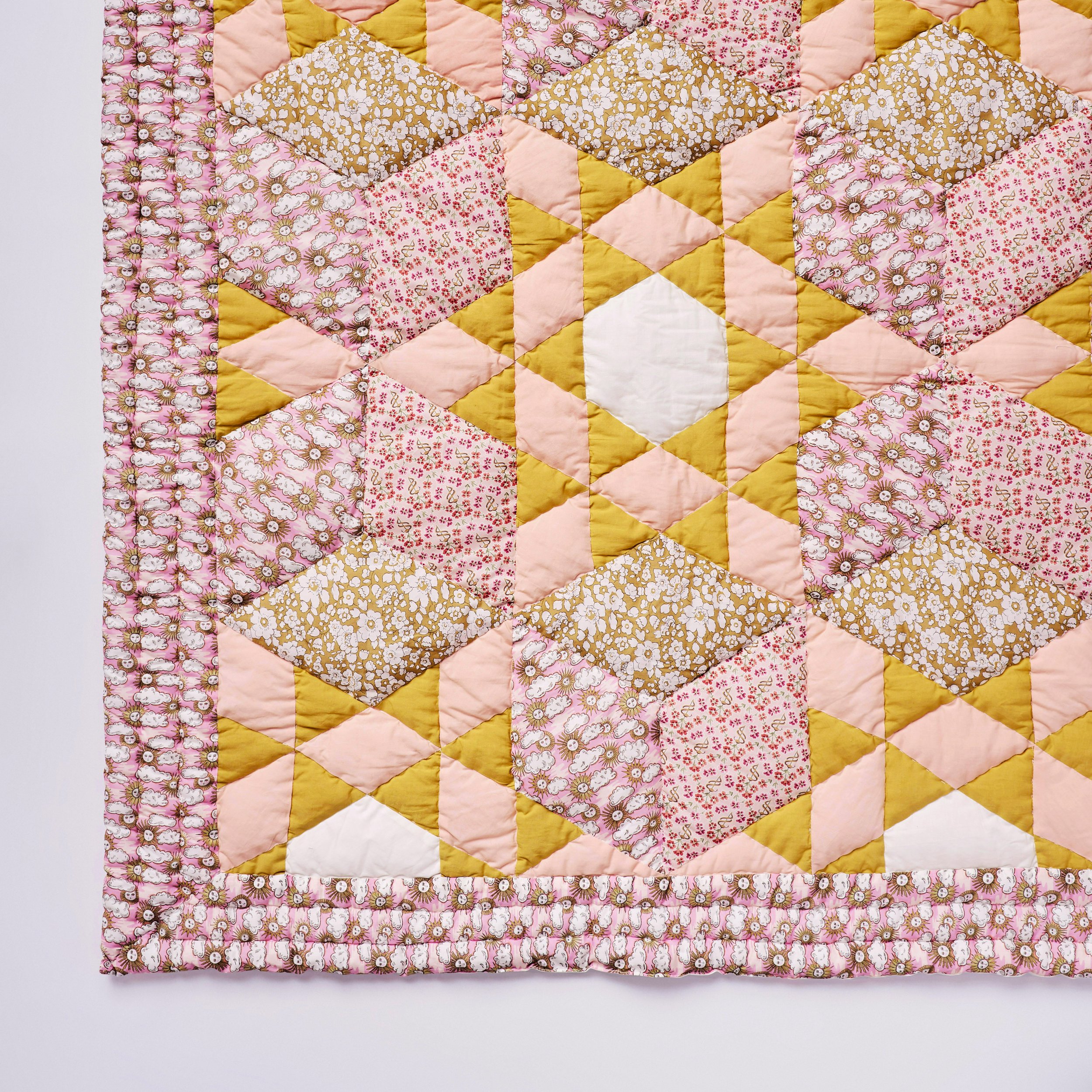 Follow the Sun 'made with Liberty' patchwork quilt — Projektityyny
