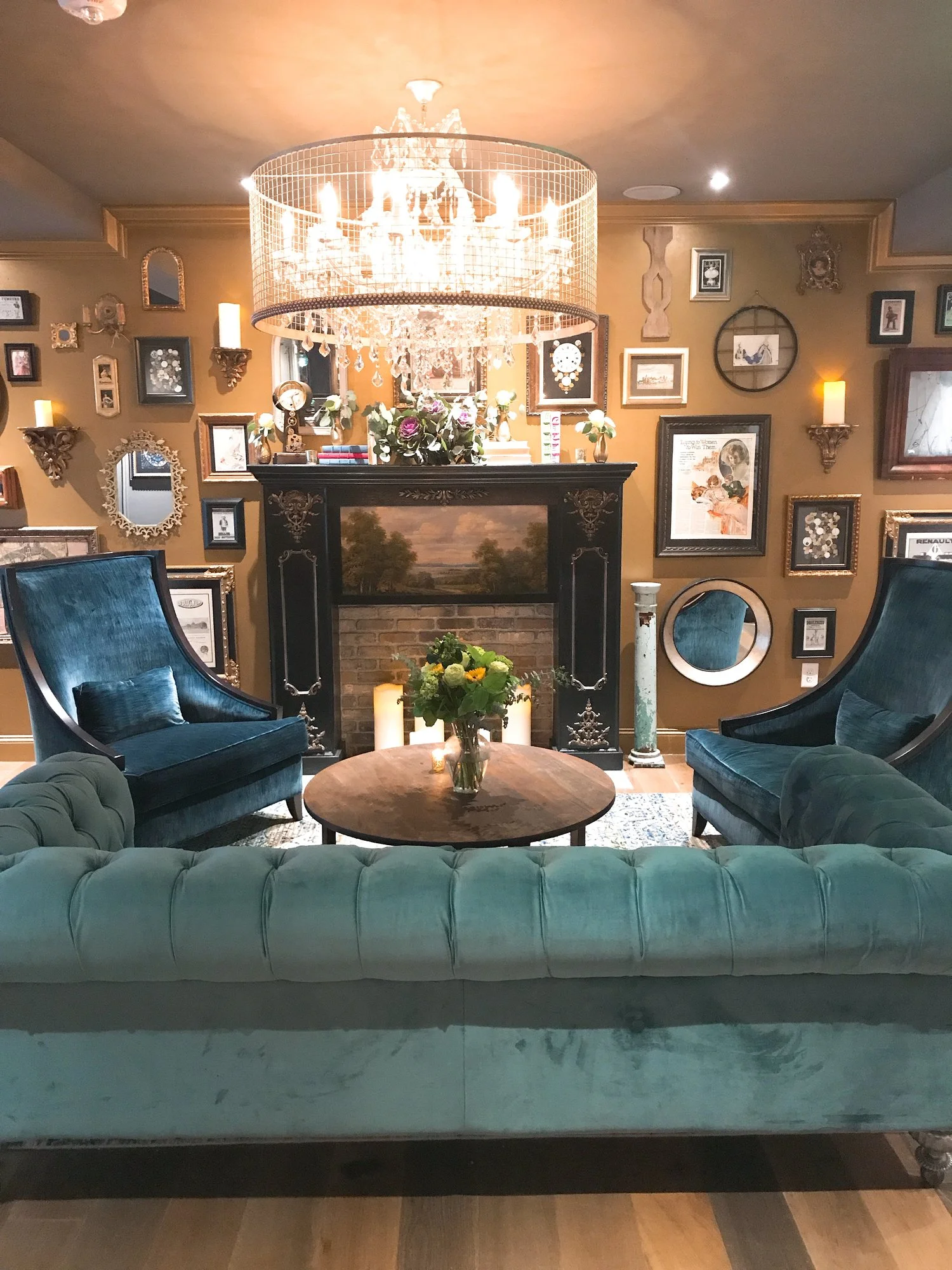 The lounge area. I could sit here all day!