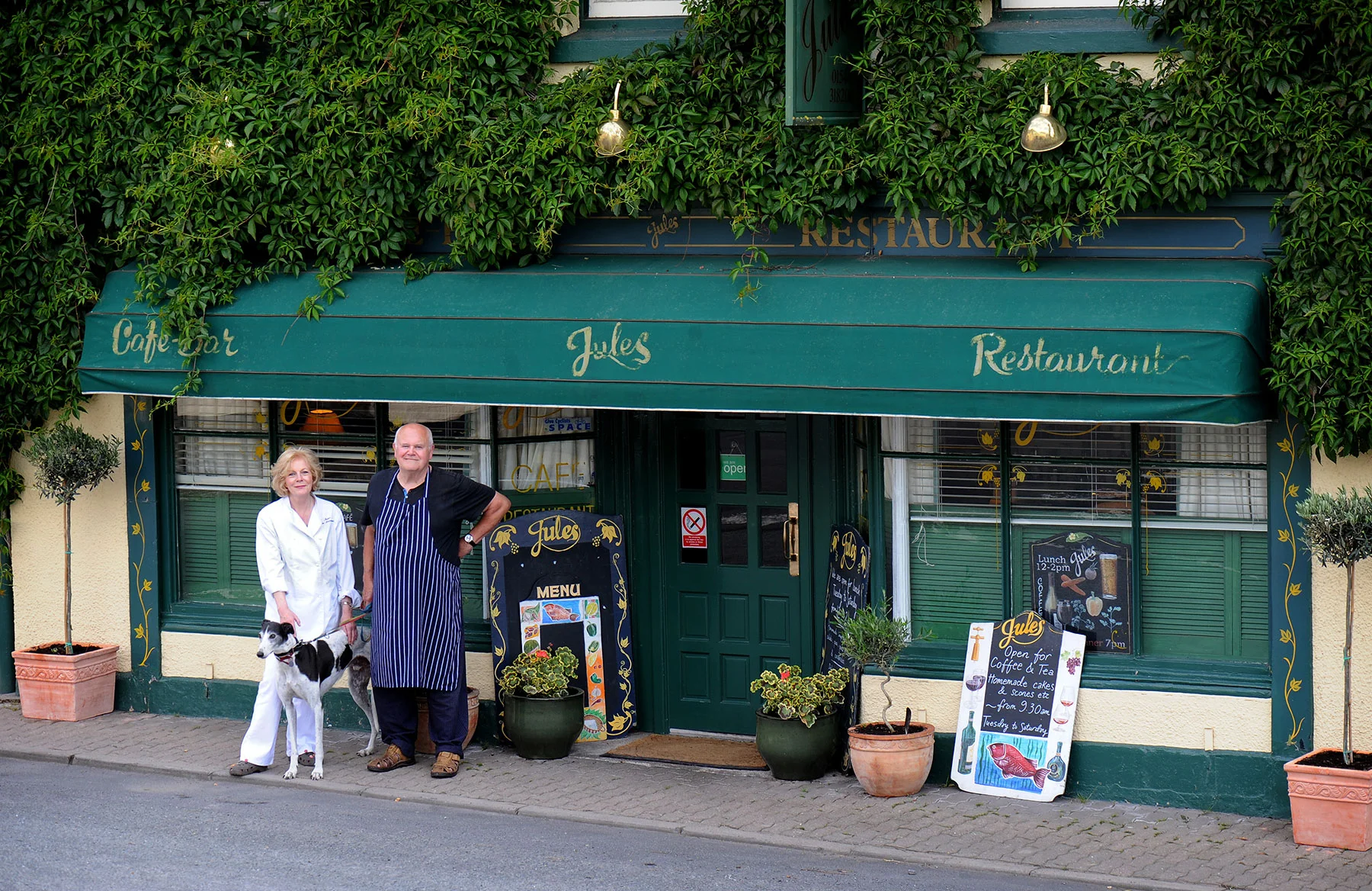 Outside-the-restaurant.jpg