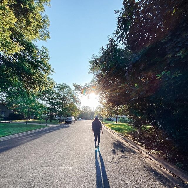 💫 Getting outside for a long walk (preferably first thing in the day) has become my number one non-negotiable each day. Some movement + fresh air does wonders for the soul (not to mention, the immune system 👍)⁣
⁣
After a super busy week, I&rsquo;m 