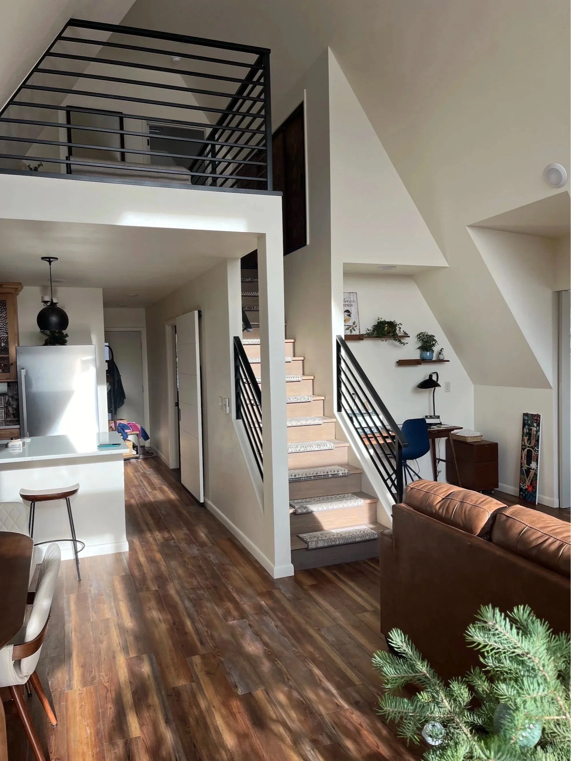 Mountain retreat:   Stairs &amp; railings