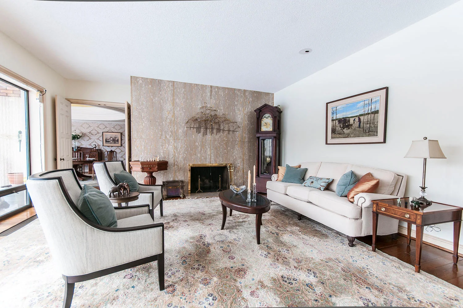 1400 Corley Dr London ON N6G-large-016-16-Great Room View-1500x996-72dpi.jpg