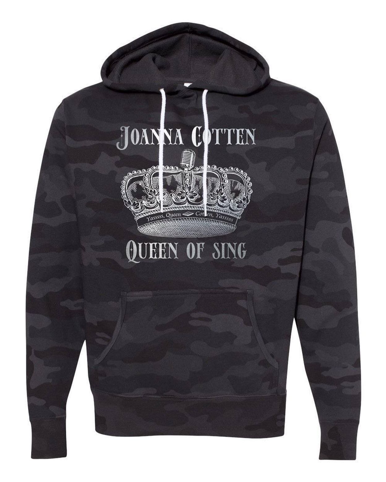 It&rsquo;s cold, y&rsquo;all! Get warm with a camo hoodie! Looking forward to seeing everyone in Kentucky tonight!🤘
#ericchurch #joannacotten #artist #music #tour #queenofsing