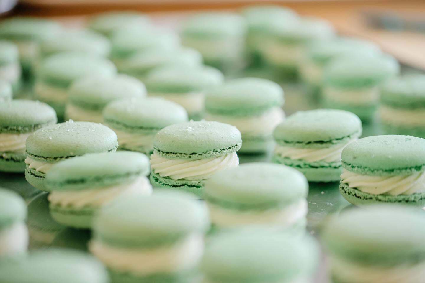 Pre-orders for August Macaron boxes are now open!🥳

Order online 👉link in bio 

12 pack | $32 

Flavours:

Chocolate cherry 
Key lime pie 
Salted caramel 
Passion fruit