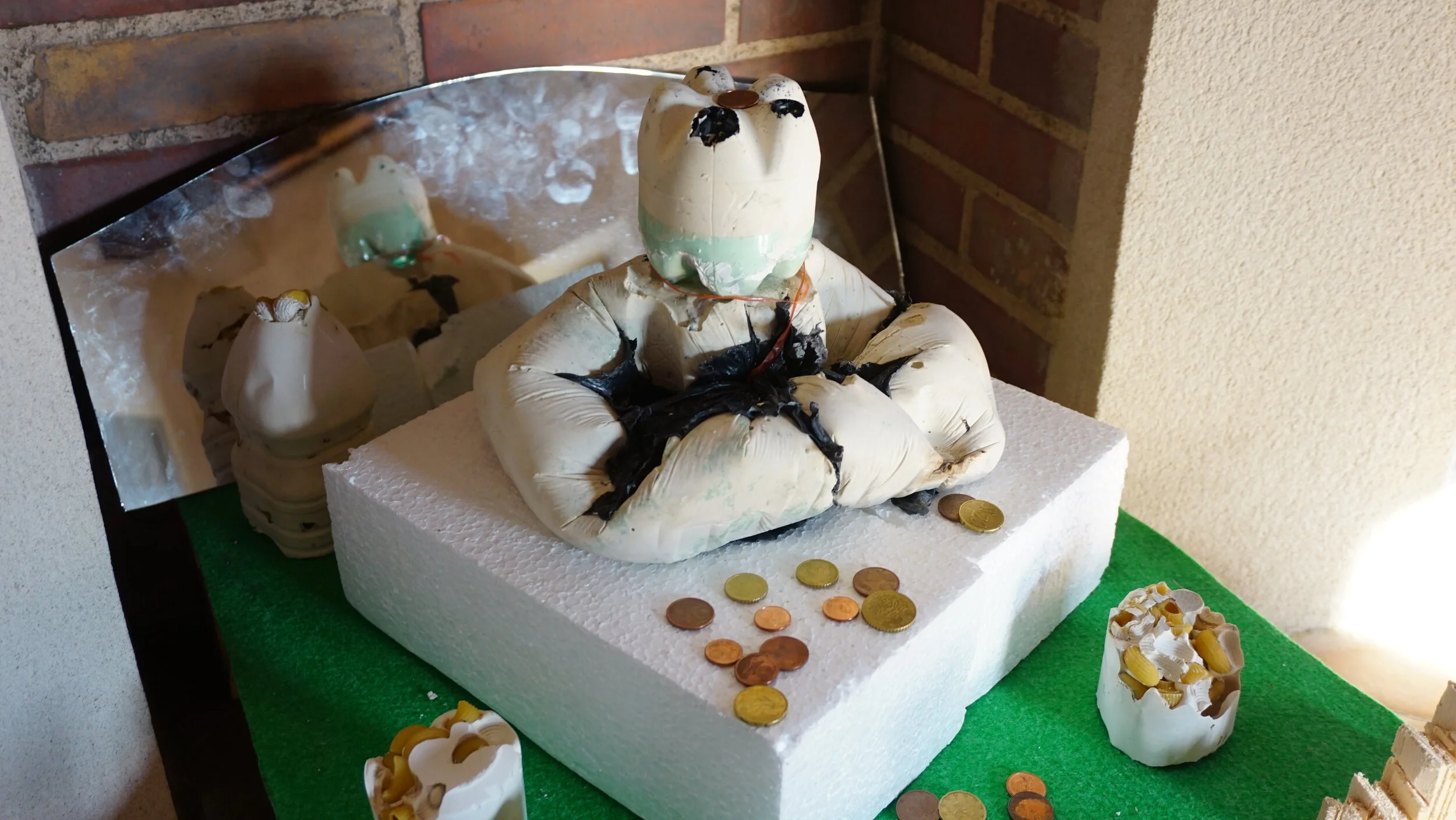 DOUANIERPLASTER, PLASTIC BOTLLE, SPAGHETTI, COINS, WISHES2016