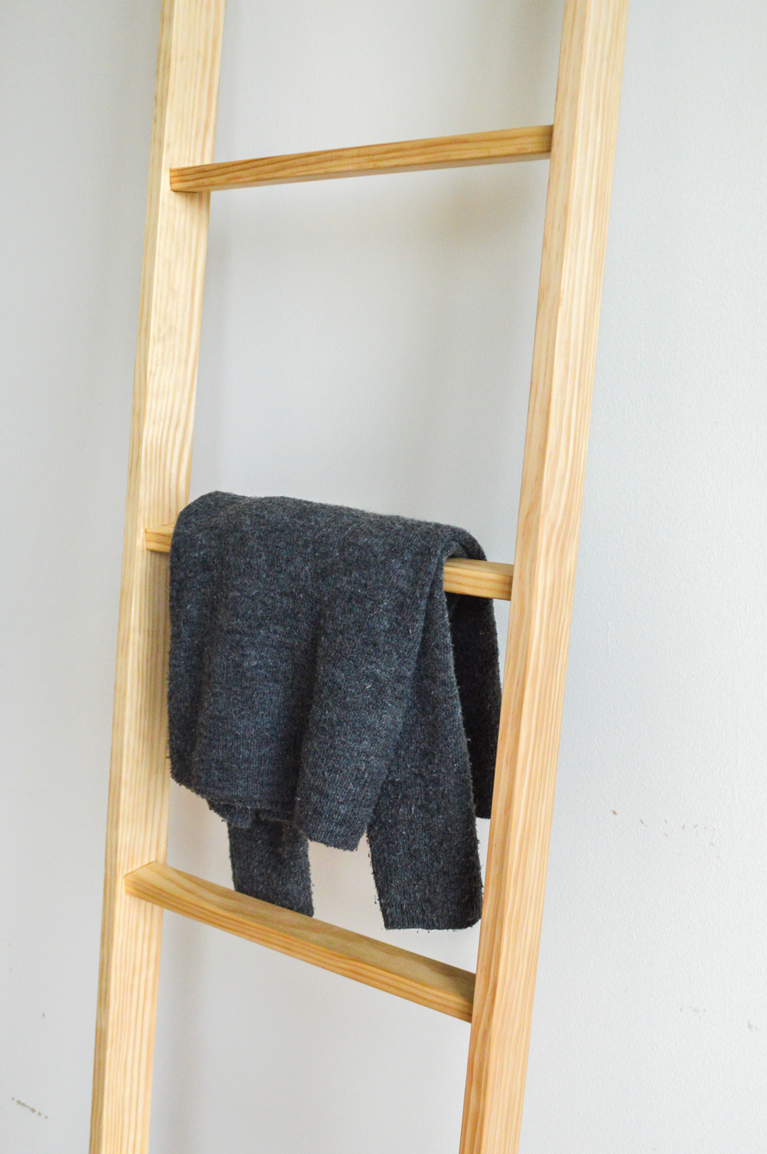 pine clothing ladder