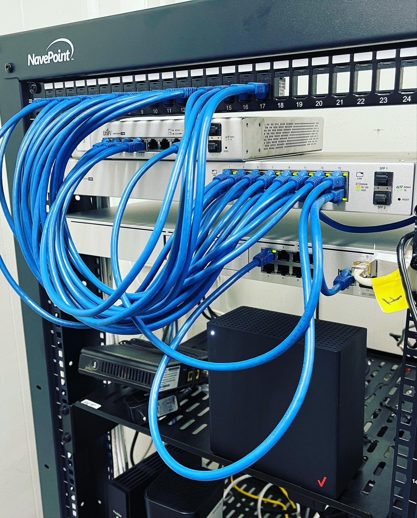 Another Ubiquiti Dream Machine install done. These guys sure make some nice products that work great together. Hit us up if you need any Ubiquiti support or products! #ui #ubiquiti #dreammachinepro #unifinetwork #unifiaccesspoint #unifiswitch #solide