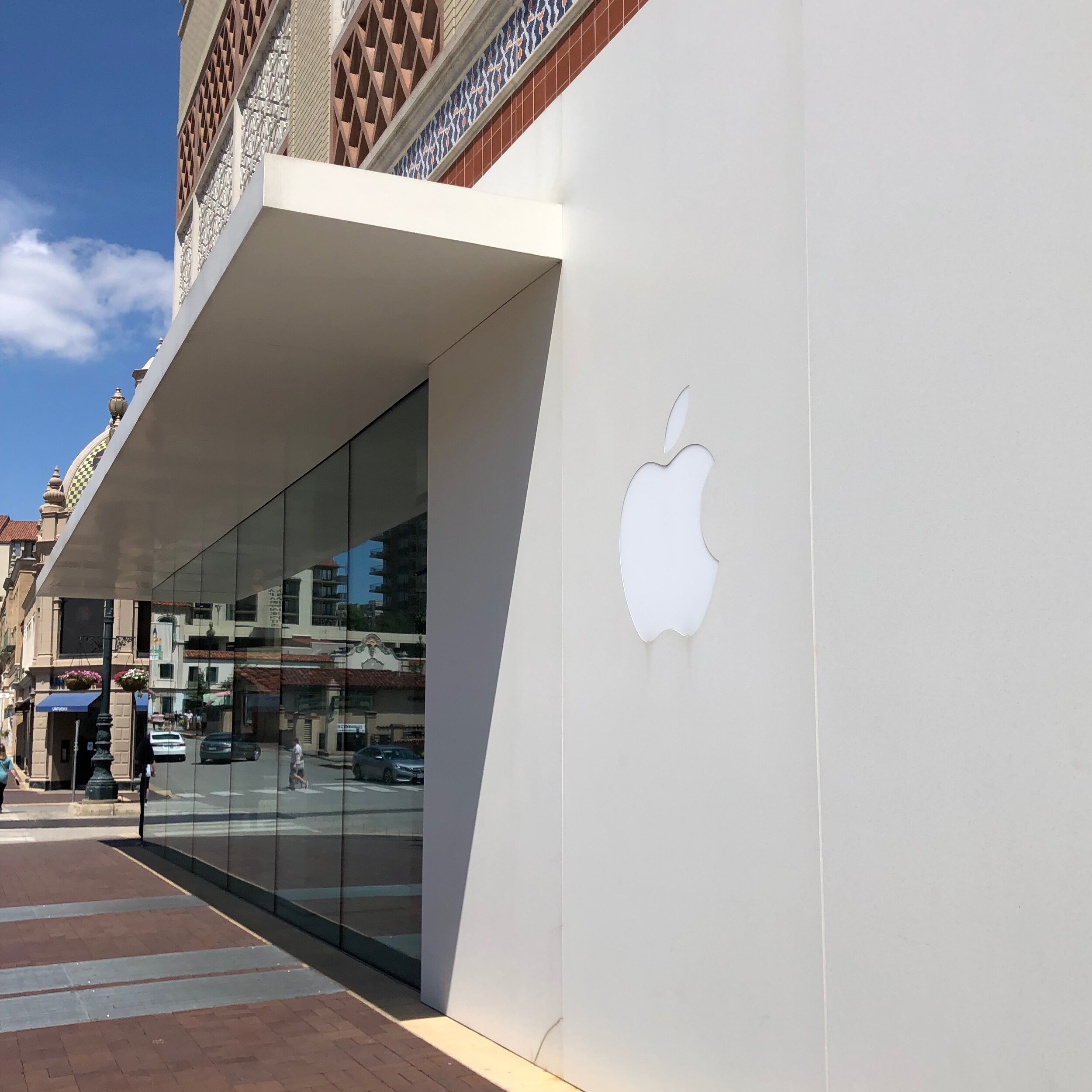 Apple store, Plaza district-2.jpeg