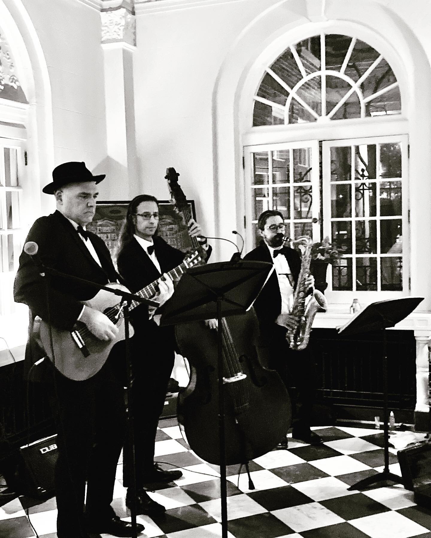 Jump Jive Swing set the mood perfectly with tunes from the roaring twenties on, to match the arc of an iconic building in Kansas City. Wonderful musicians&mdash;Aaron Bush on guitar; Mark Hamblin on upright bass; Scott Reed on clarinet/saxophone&mdas