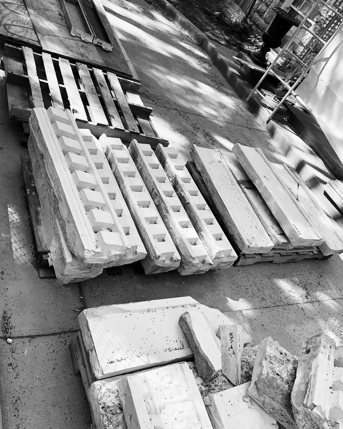 Phase 1 dissembling the entablature: Each element is cut away and catalogued. 

#kansascity #sophianplazakc #sophianplazakc #historicarchitecture