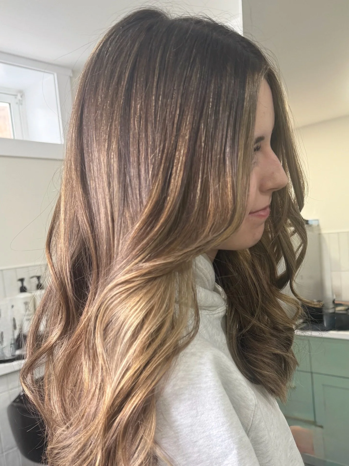 Soft sun-kissed balayage&hellip;.Spring is in the hair 🌞🌷 This balayage will grow out softly and allow for a low maintenance colour approach. #yycbalayage #yychair #monasheehair #chicolormaster