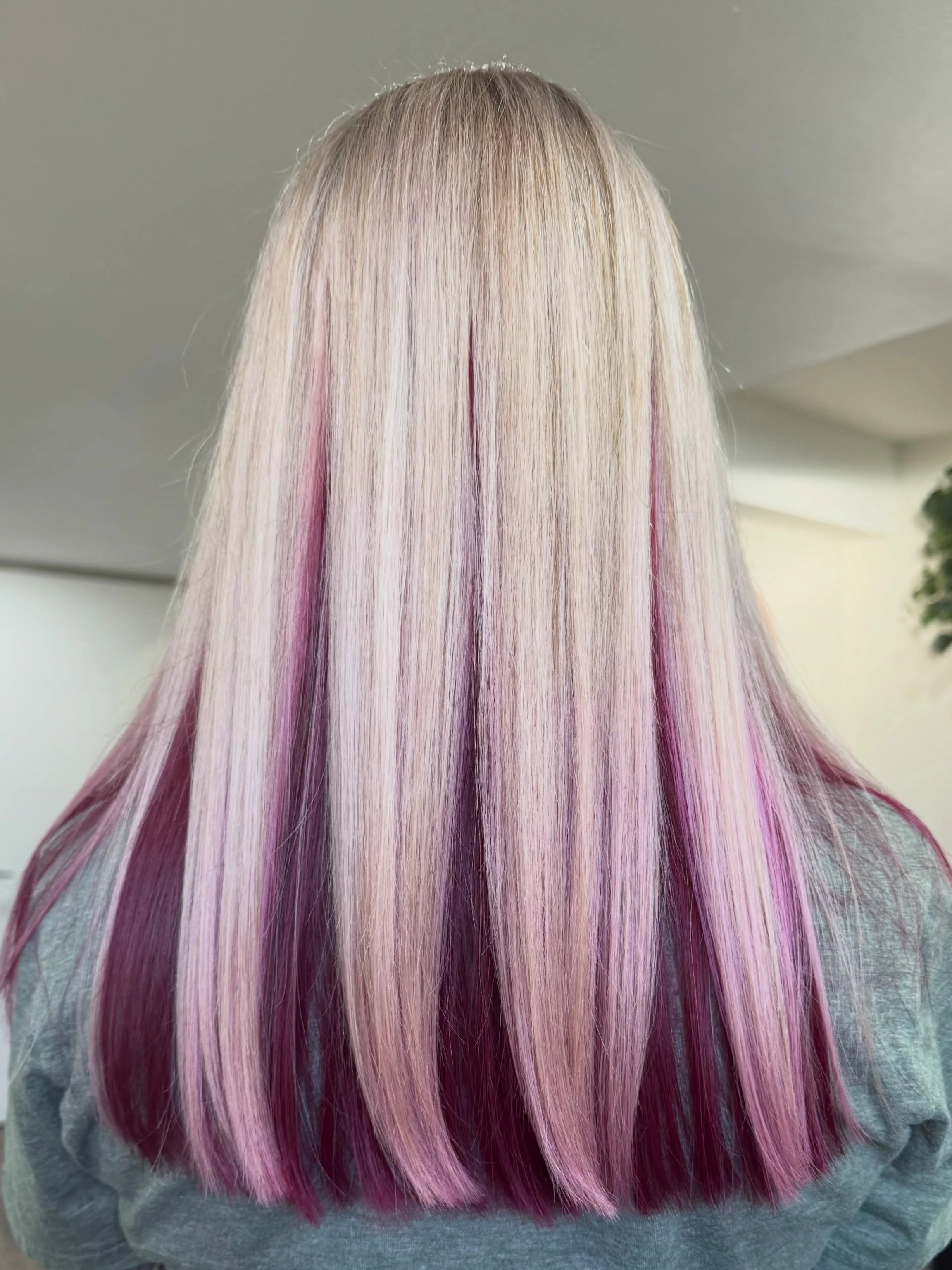Not your average blonde 💥 I love doing pops of colour and finding ways to make bold hair colour still lower maintenance!  #yychair #calgaryhairstylist #monasheehair