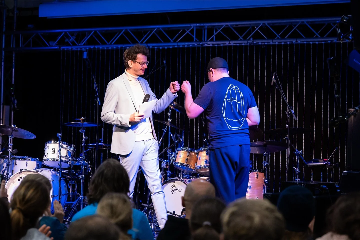 Always a highlight of the year 🥁✨
World Drum Festival @popakademie 
📸 credits: @snapswolf 

Thanks to @anika.nilles for trusting me hosting this wonderful event for the second time 🙏🏼🙏🏼

We had a great time! 
@felixlehrmannofficial 
@jost_nicke