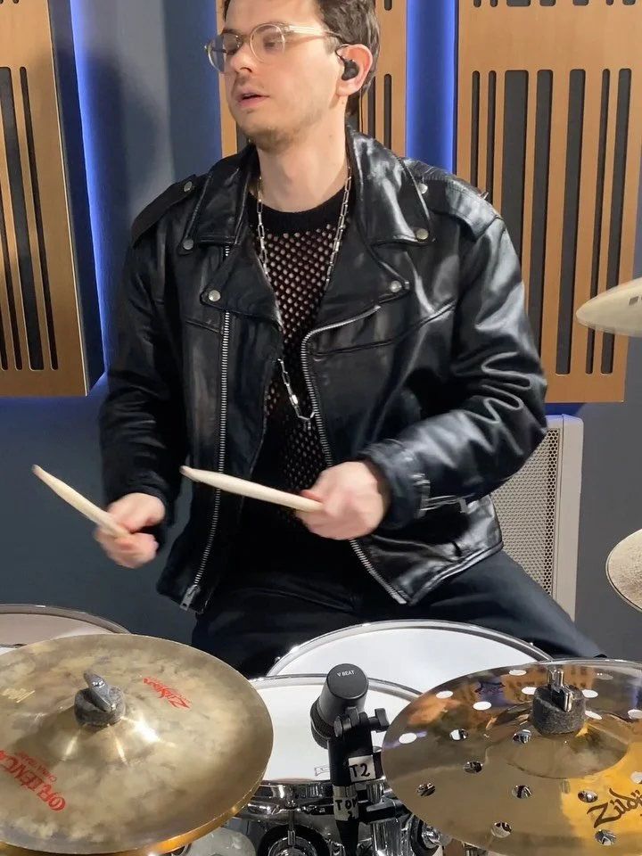 January Slides

1️⃣ Drum Solo
2️⃣ These Walls by @mosskena &amp; @kendricklamar 
3️⃣ playing to some @charlieputh 
4️⃣ playing to some @brunomars 
5️⃣ 6 7 Pad Exercise (no pun intendet)
6️⃣ Quintuplets
7️⃣ Inverted Doubles &amp; Single Beat Drags
8️⃣