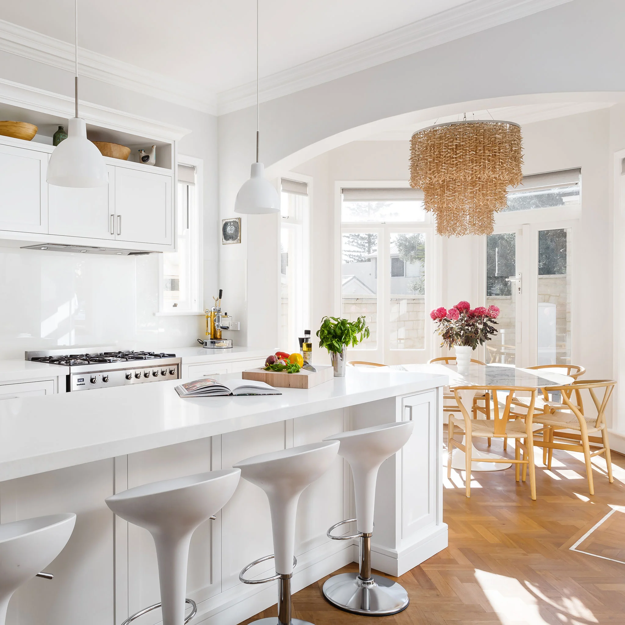 white-hamptons-kitchen.jpg