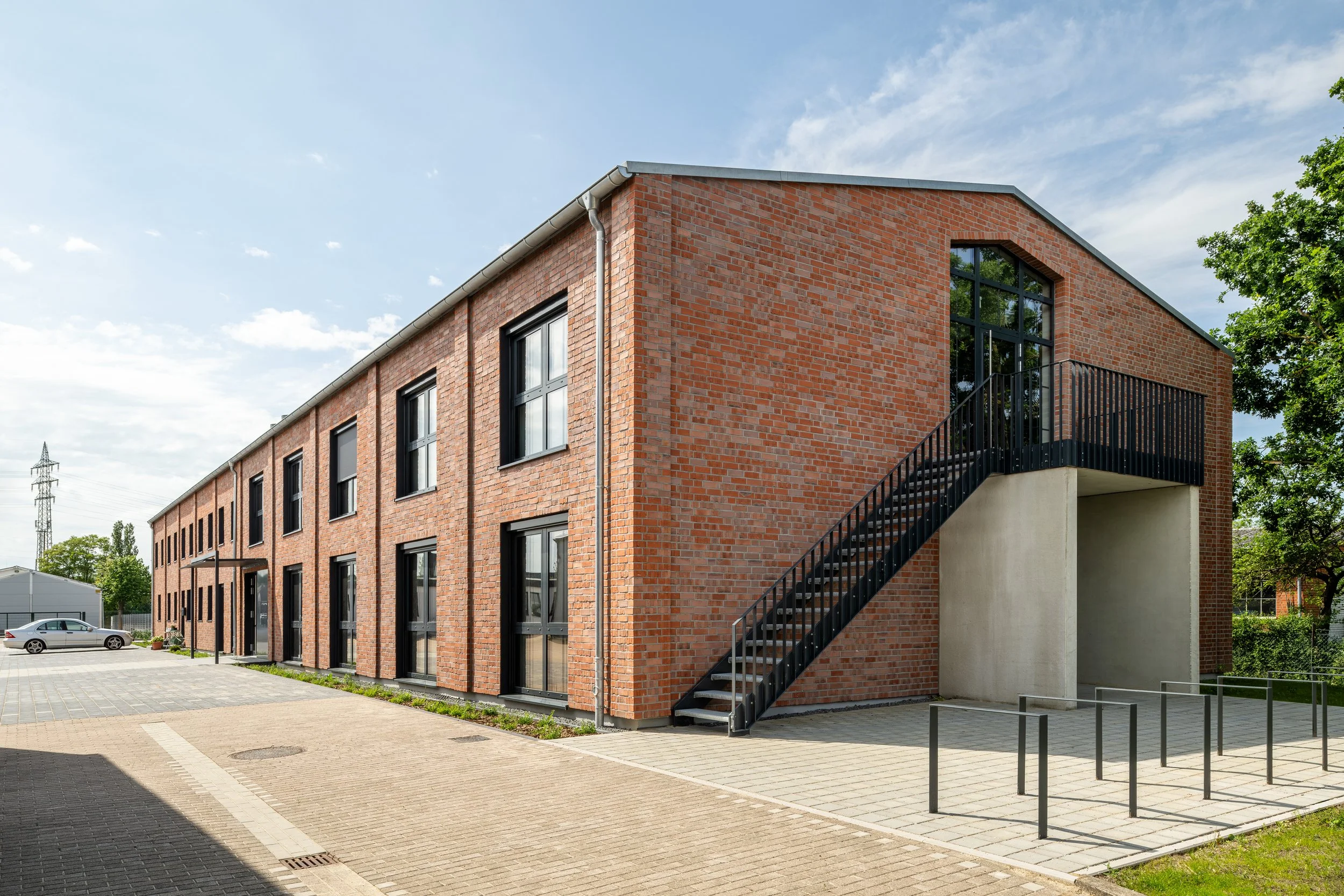 esfandiary möller architekten_umnutzung einer lagerhalle zu büroräumen_4.jpg