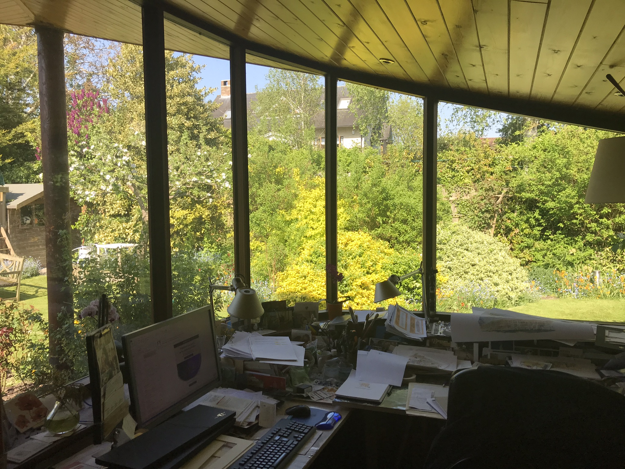 STUDIO OFFICE.png