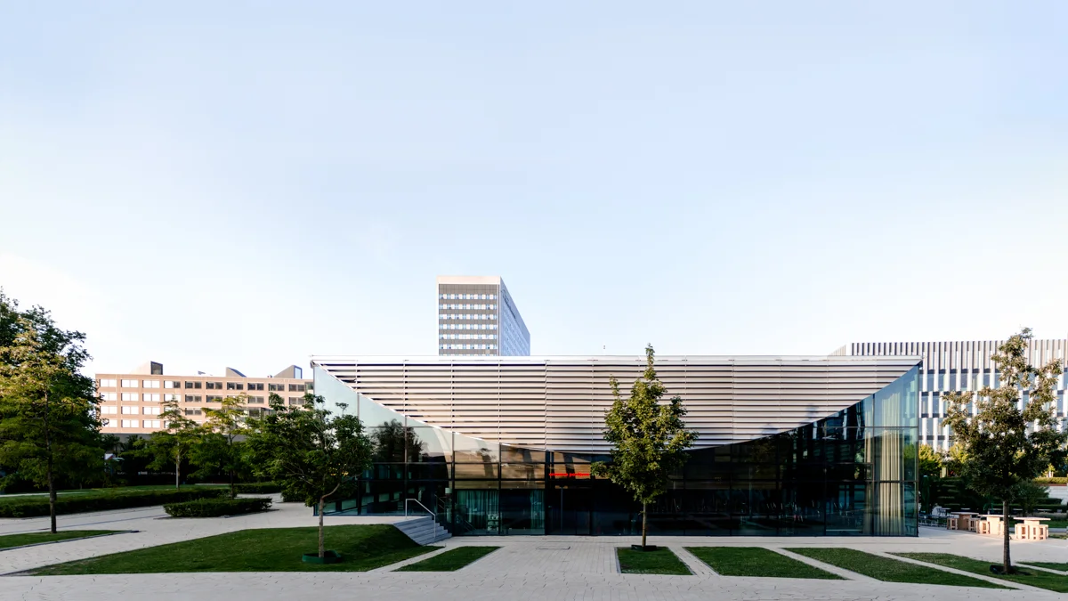 Erasmus Paviljoen Mike Dugenio 800px 3 (1 of 1).jpg