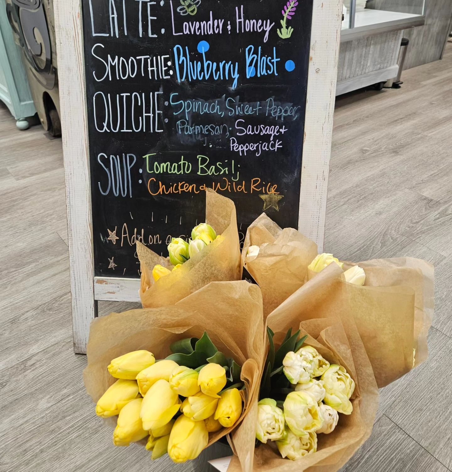 Tulips and daffs are at the @meetatsandbarcafe in Addison until they sell out!  Thank you for purchasing local! Happy spring!! 🌷