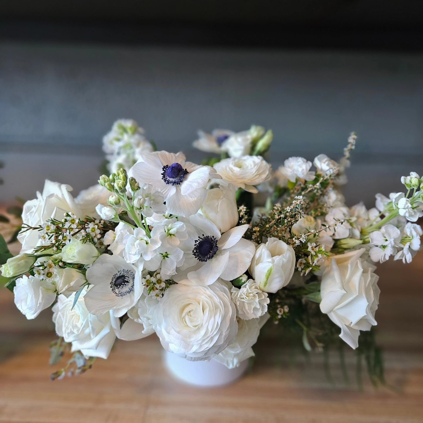 A true classic beauty for Carley. 

What a beautiful venue, aesthetic, and couple🤍
I am always so honored to be a small part of such a  special day. 

#springwedding 
#whiteweddingflowers 
#whitebridalbouquet 
#michiganflorist 
#weddingseason 
#wedd