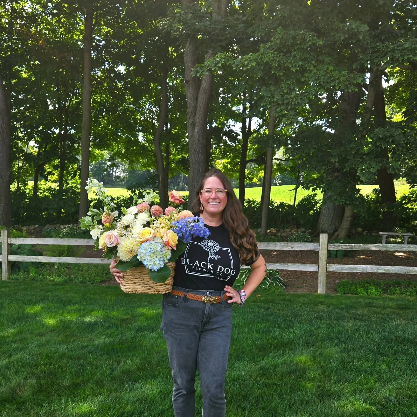 Meet Julie! My flower farm gal and studio assistant 💐 Julie's hard work, heart, and positive attitude make such a difference here every single day!

From cutting buckets of blooms each and every week to helping design for events, Julie has become an