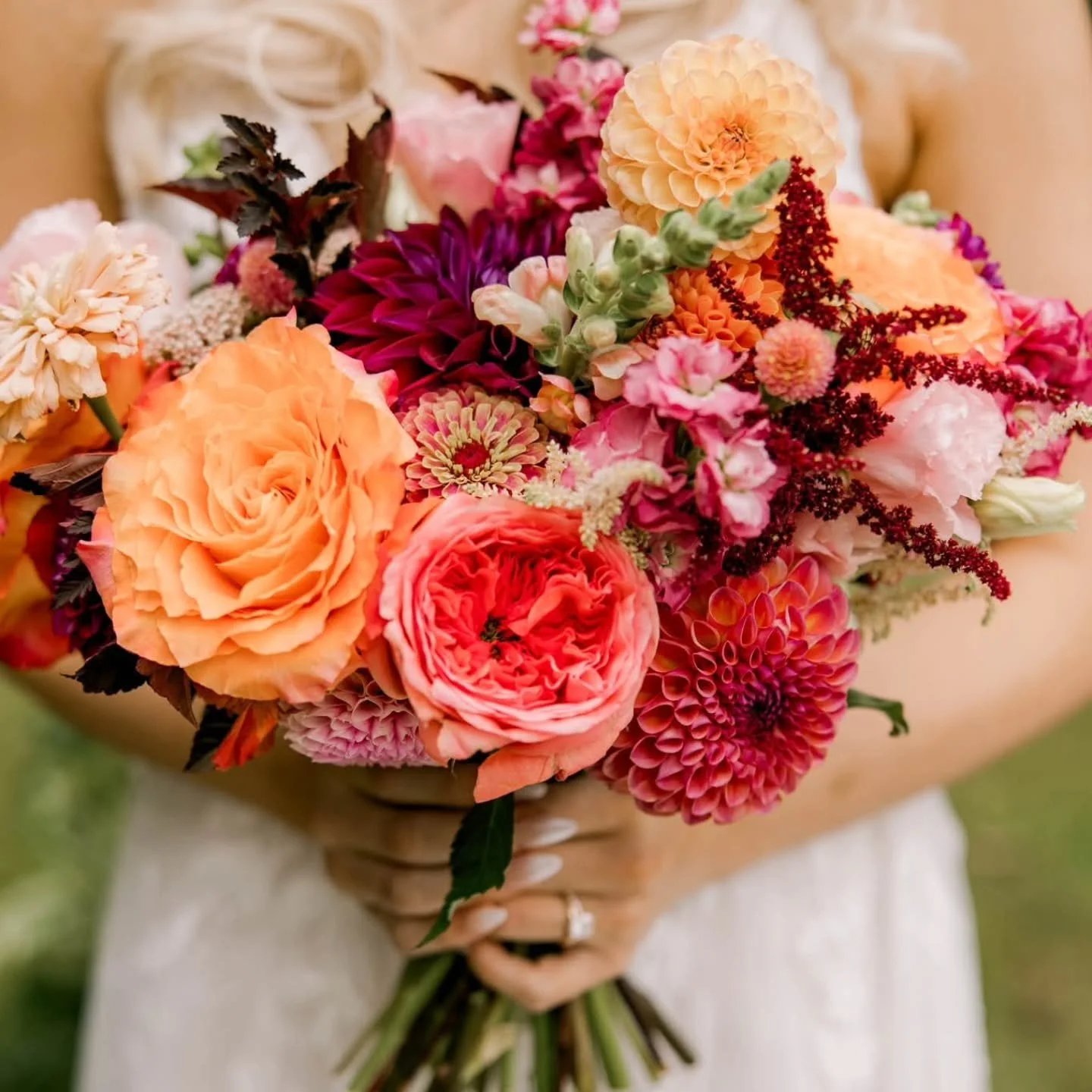 I was able to use the dahlias I never get to use in weddings for this one, and it was a dream come true💜

@llanigan23 
@robinhillsfarm 
@jennifermariephoto 

#septemberwedding 
#dahlia 
#weddingseason 
##michiganwedding 
#orangeandpurplewedding
#fal