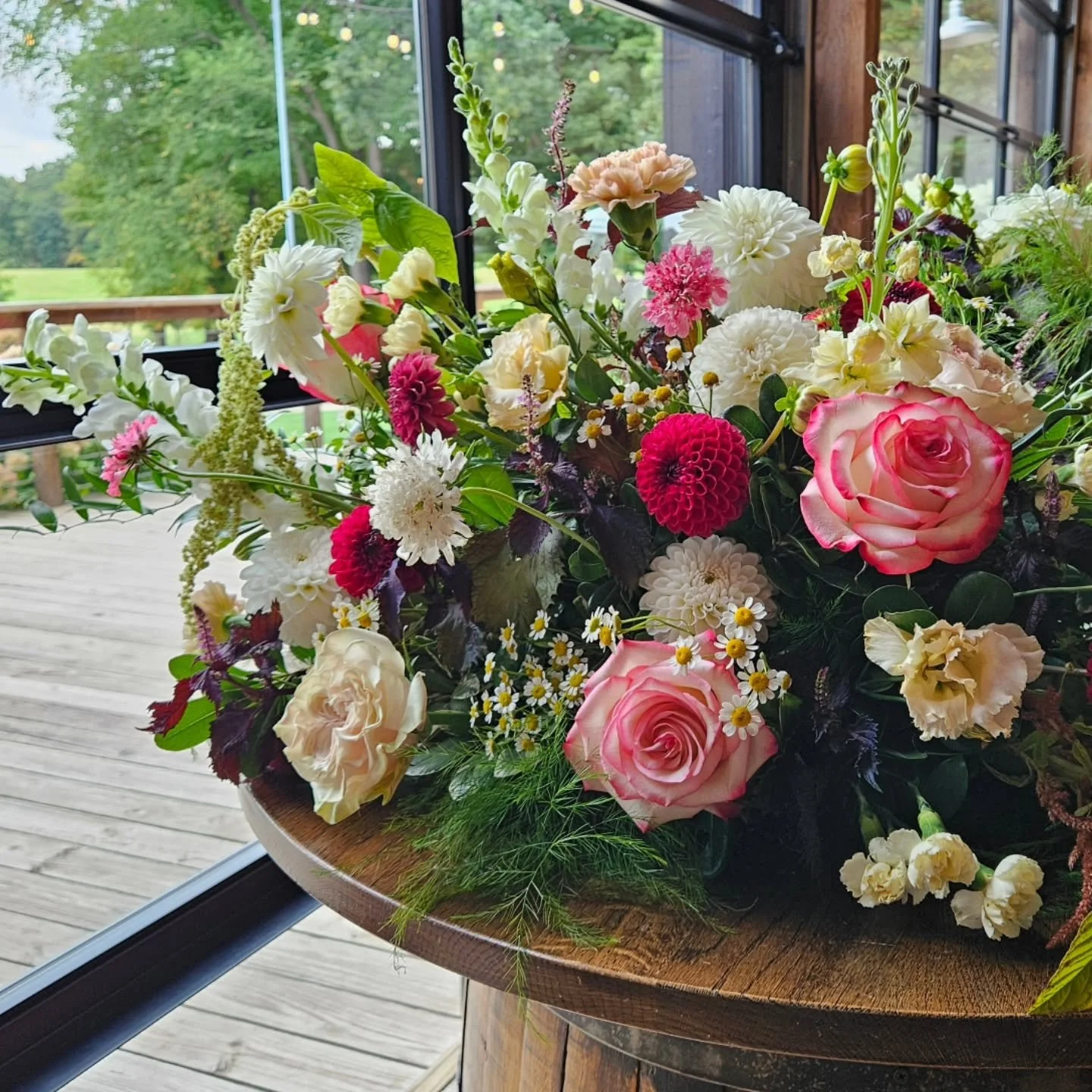 Seven beautiful events in September. 

It was also a month of CSAs, small parties, epic seating charts, and gorgeous dahlias. It was a mix of summer and fall, so much color, lots of smell-good foliages, and drippy texture😍

Shout out to our Septembe