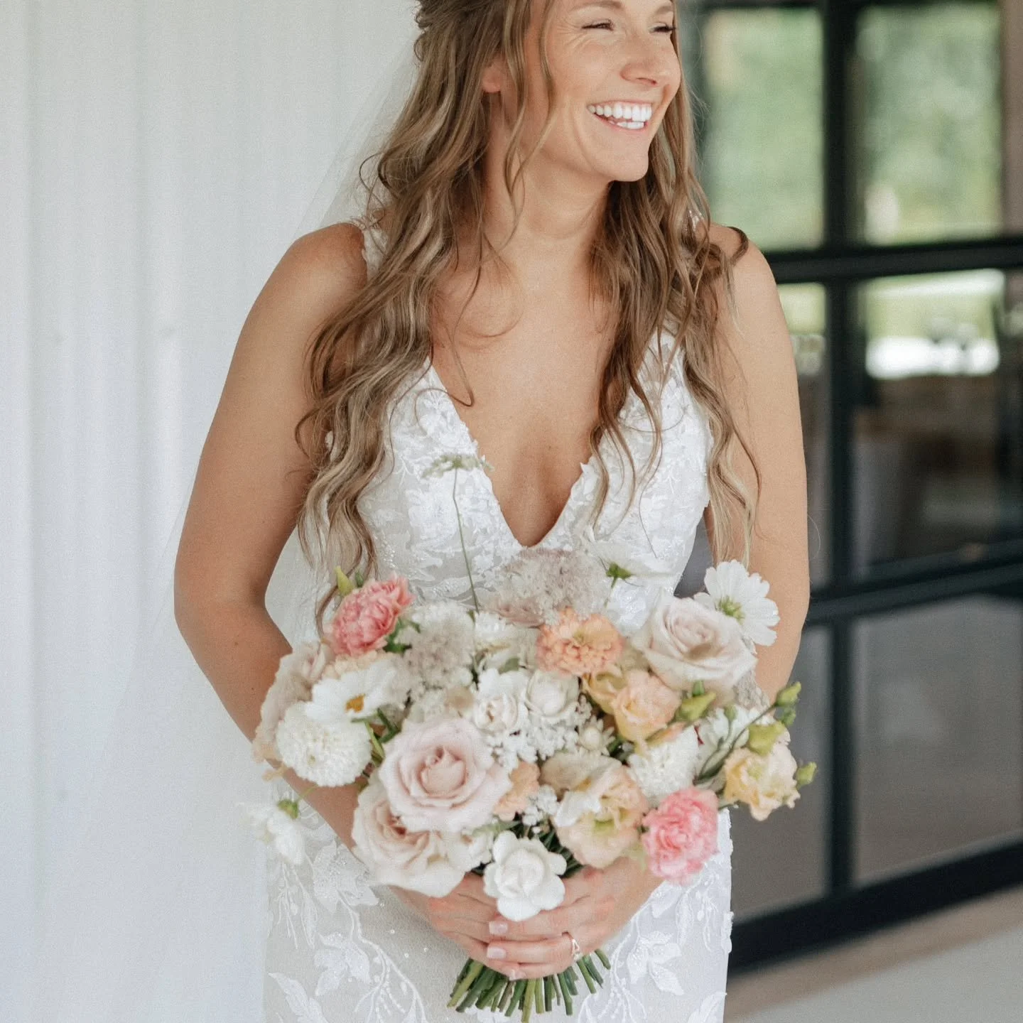 A little throw back to the 2024 wedding season because I still think about this palette for K + M🤍

I just love these earthy neutrals with the colors of the suits and dresses. Such an amazing vision!

@markandjenna_
@whitebirchweddingbarn
@kasthoms 