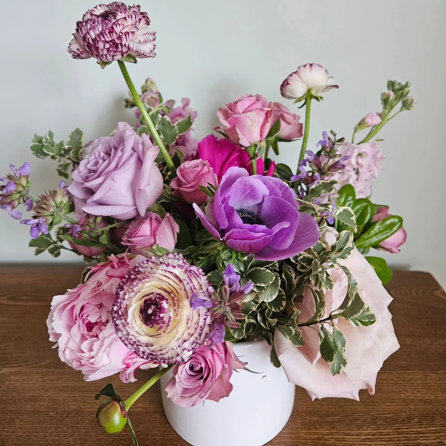 A throwback to these spring babes💜💞 I loved the gorgeous mix of wholesale blooms with peonies, ranunculus, and anemone grown right here on the farm. And the color palette was perfection!

Special orders for weddings, corporate events, showers, anni
