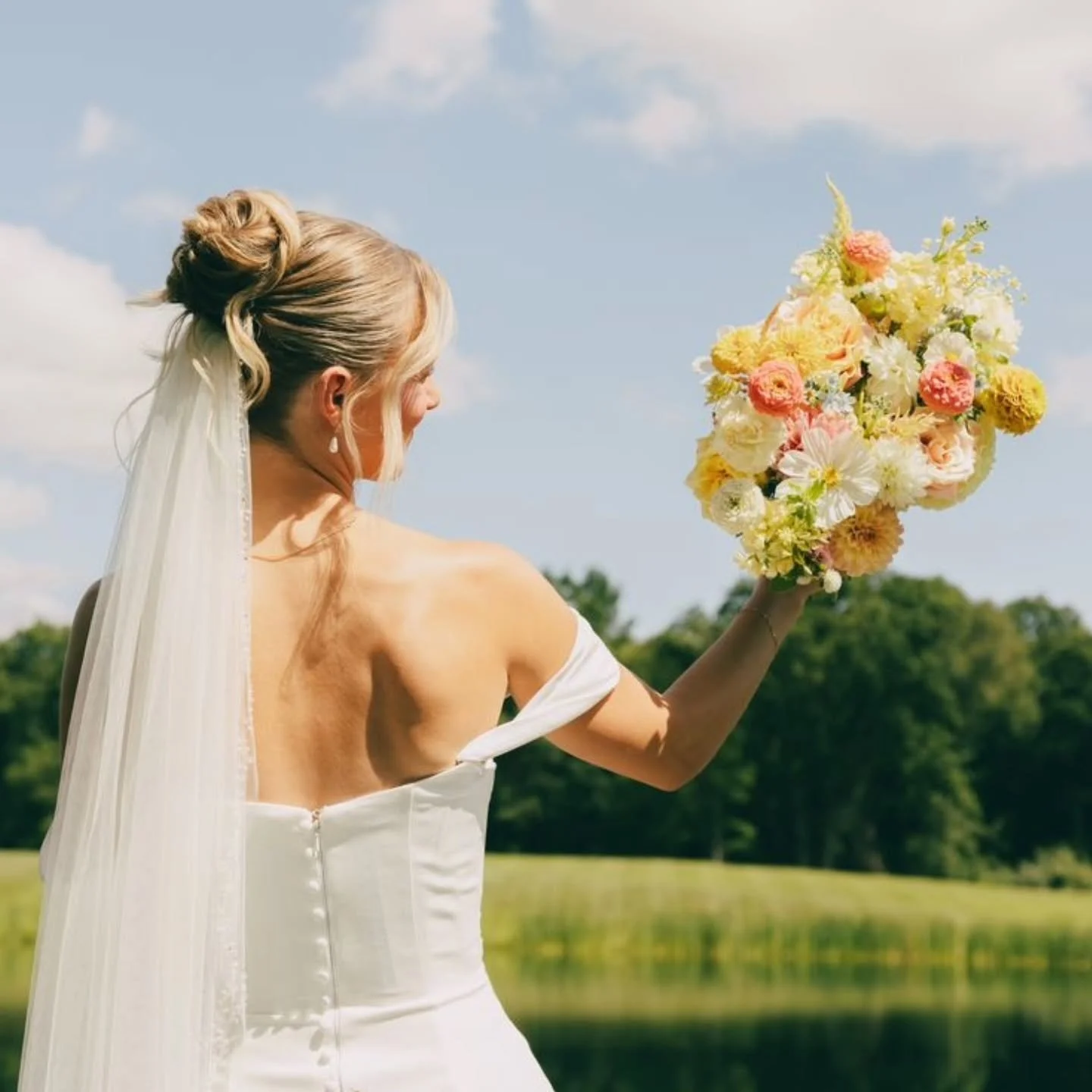 ☀️It might be snowy out, but memories of summer weddings and flowers are still fresh in my mind, especially one as sun-shiney as this! 

Cassidy and Brennan, what a dreamy wedding day! Thank you for trusting me with your floral vision.  It was the pe
