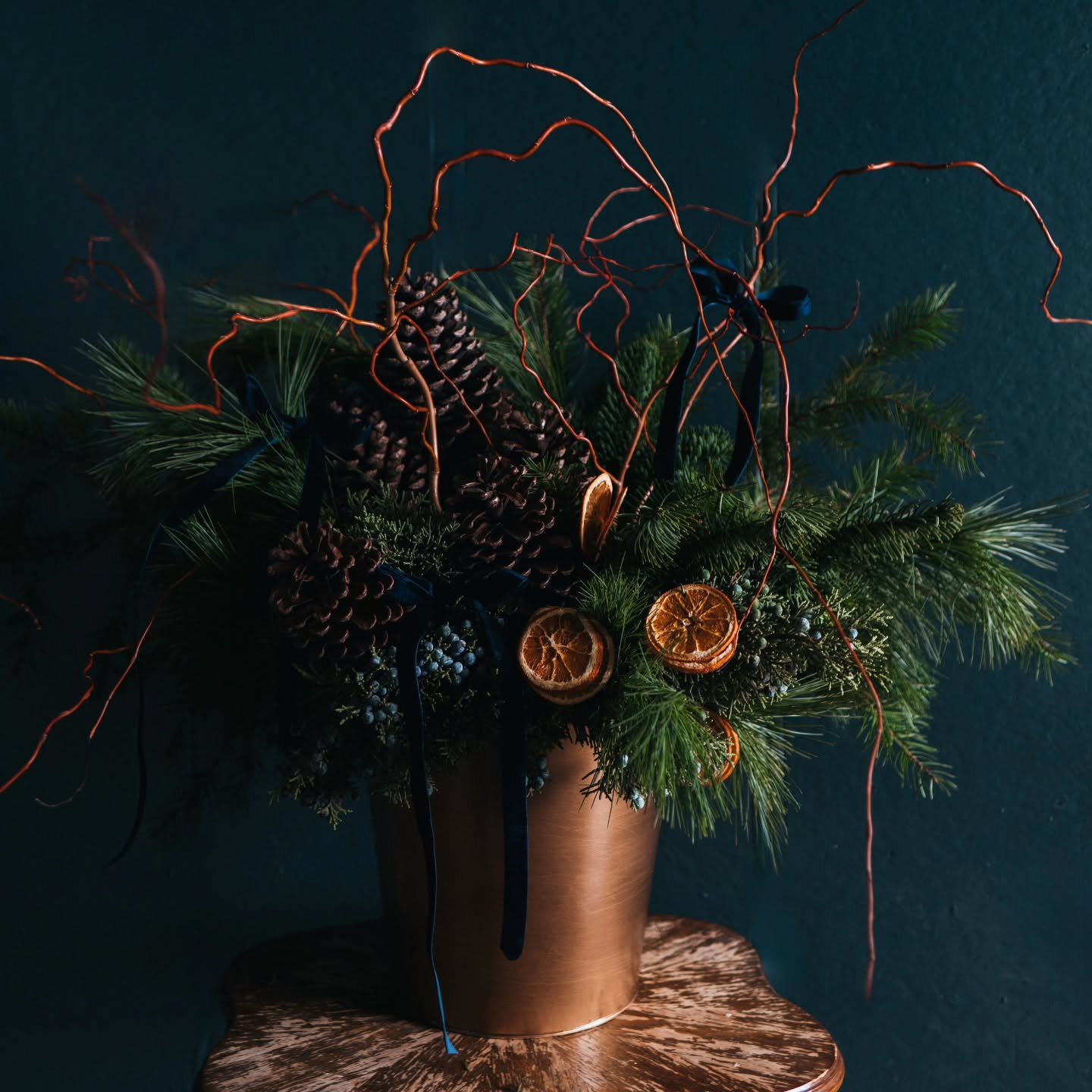I'm not the type to romanticize my job or life, but fortunately I'm able to let Jen's photography do it for me 🤎 @lunadulcehomestead you never disappoint.

This year's holiday collection is a simple but dramatic take on natural holiday elements. We'