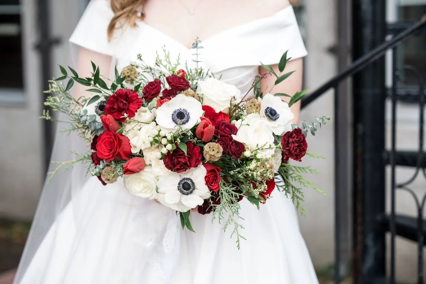 Tomorrow is my last wedding of the year 🤍

Thank you so much to all my clients and couples for making this the busiest and most colorful year of weddings. I'm so grateful for your trust and partnership and kindness, and fun. It was one beautiful sea