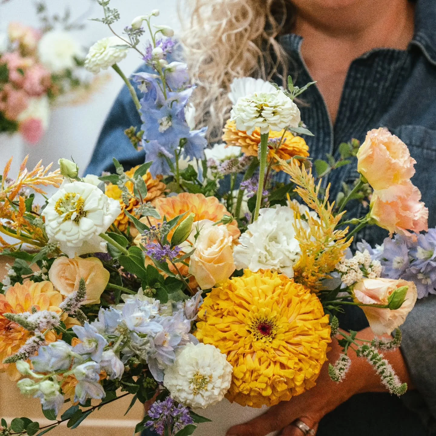 Give your Valentine a whole summer of flowers💐

Now available in our online shop...
&hearts;️5 weeks of gorgeous flowers delivered to their door
&hearts;️5 or 9 weeks of bouquets for pick up in Addison at @meetatsandbarcafe
&hearts;️5 weeks of bouqu