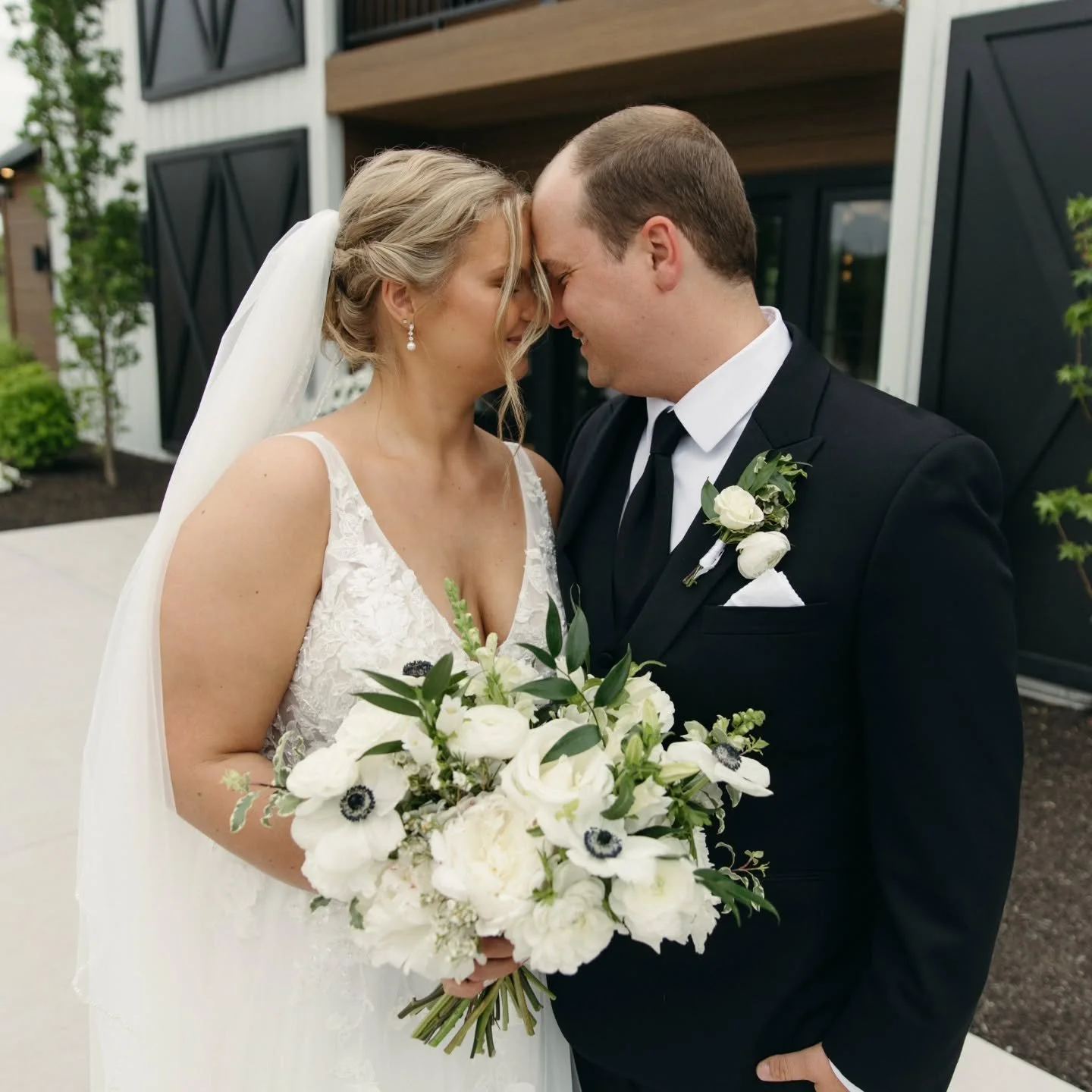 A beautiful and classic white and green wedding for Amanda and Andy from last spring 🤍

I'm incredibly lucky to get to work with so many beautiful and kind couples at one of Michigan's best venues! @whitebirchweddingbarn

Come see me this weekend at