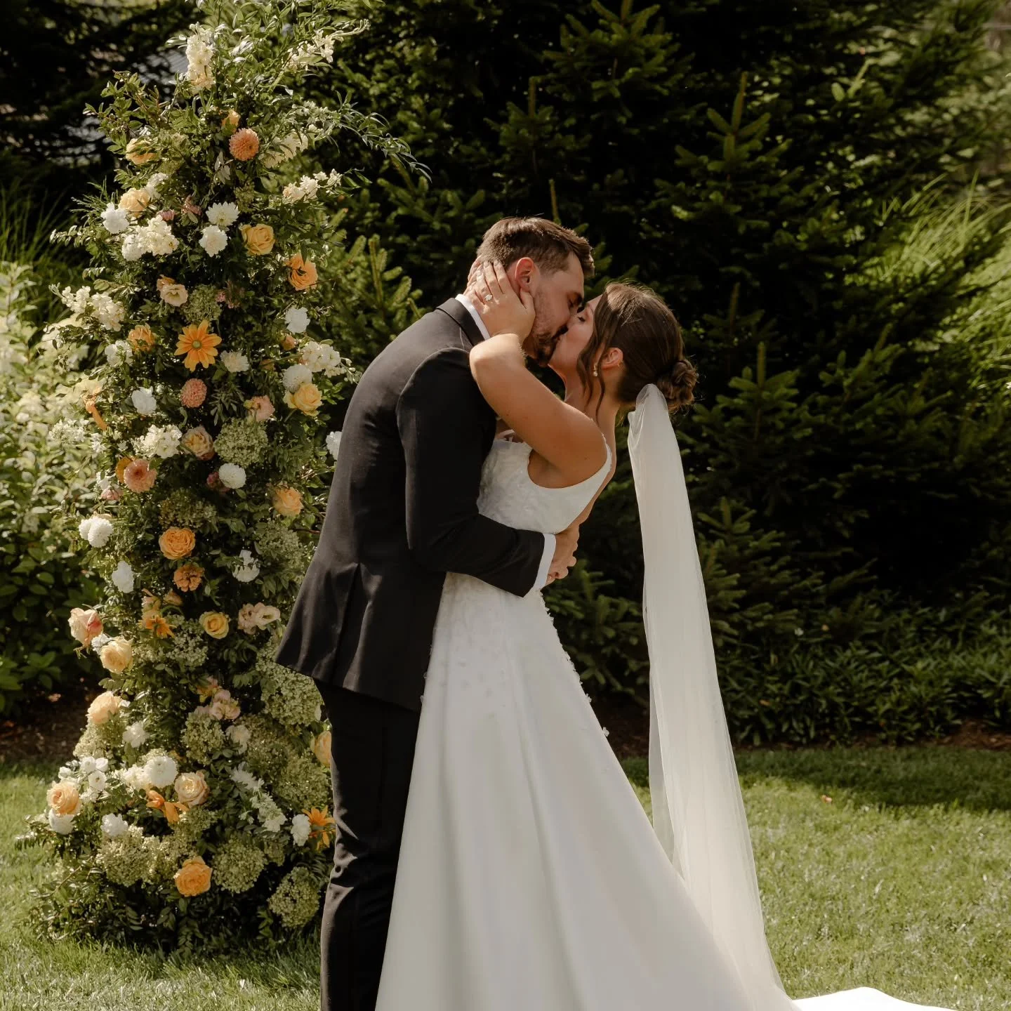 We love moveable ceremony florals, when the hydrangeas turn green and get to make an appearance, when the cosmos look extra flouncy, and we love an entry way piece.

We also love a fun color palette!

Think about where you want your guests to see flo