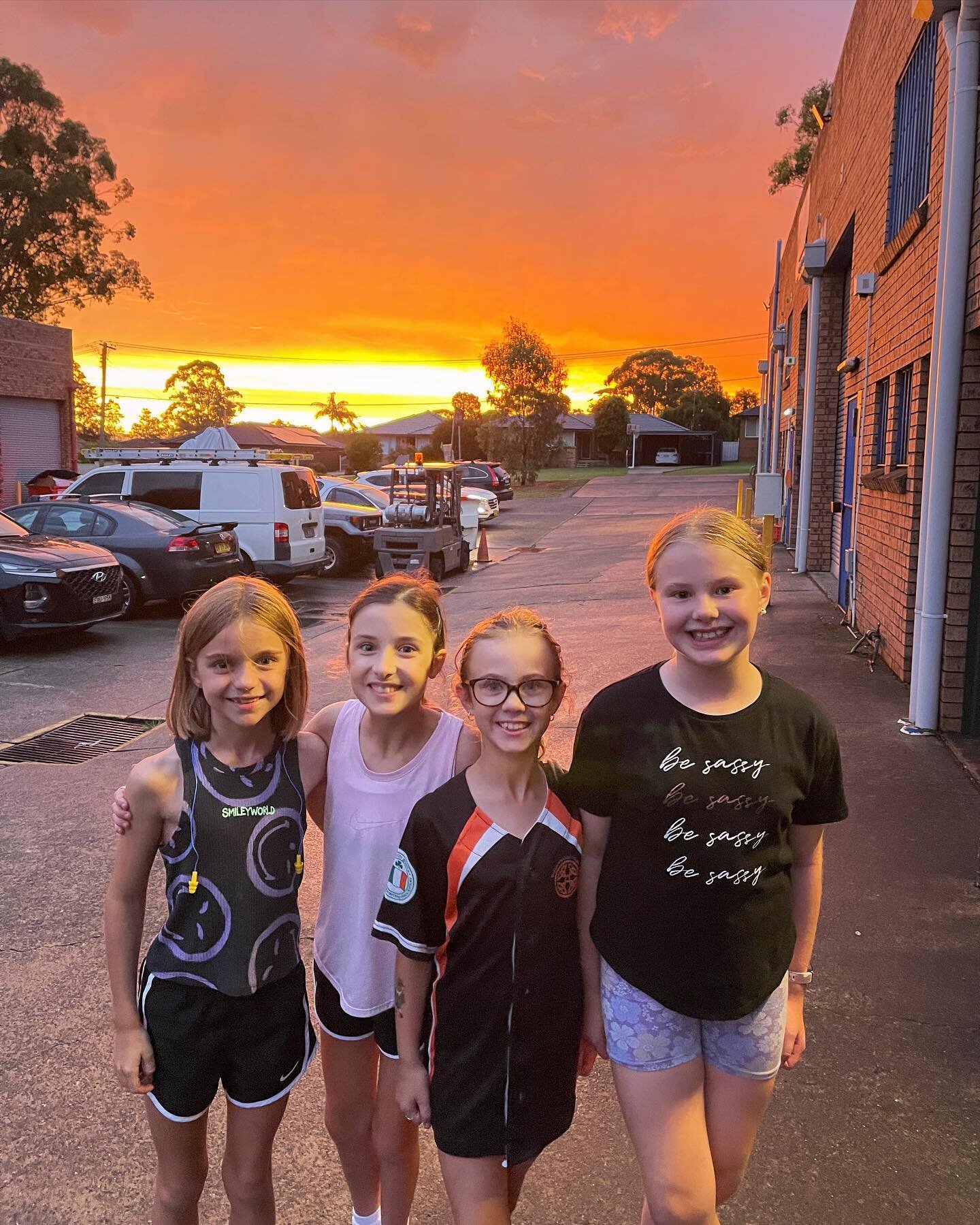 Sunsets + best friends 🌅👯&zwj;♀️🧡

#irishdance #irishdancing #sunset #sydneysunset