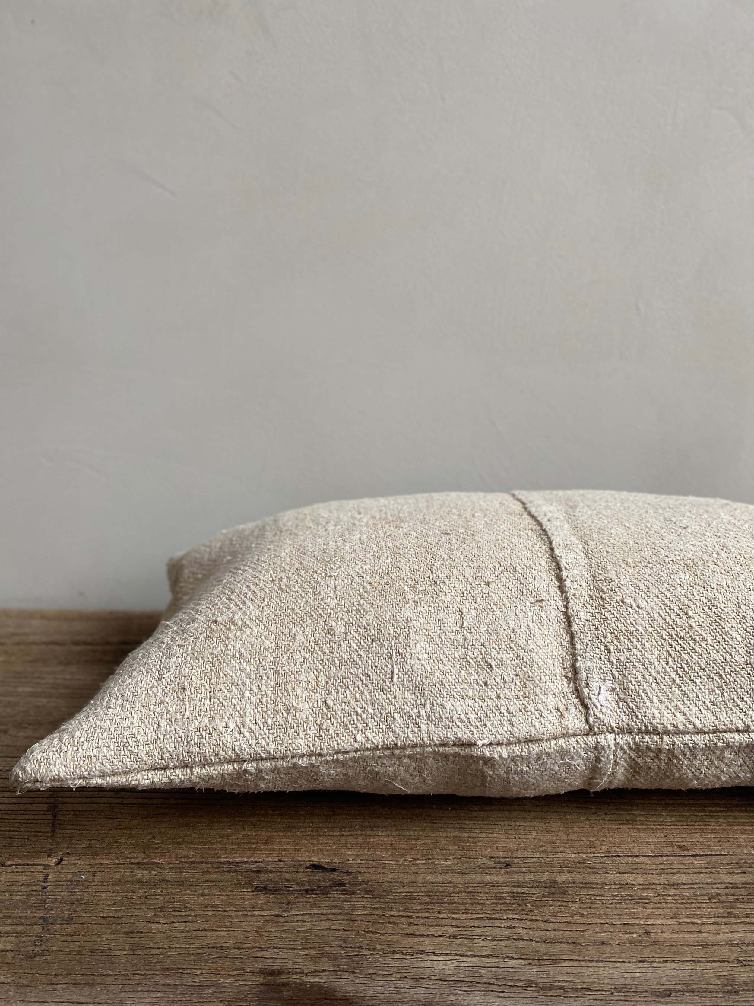 vintage cushions dec 2021 - 16.jpeg