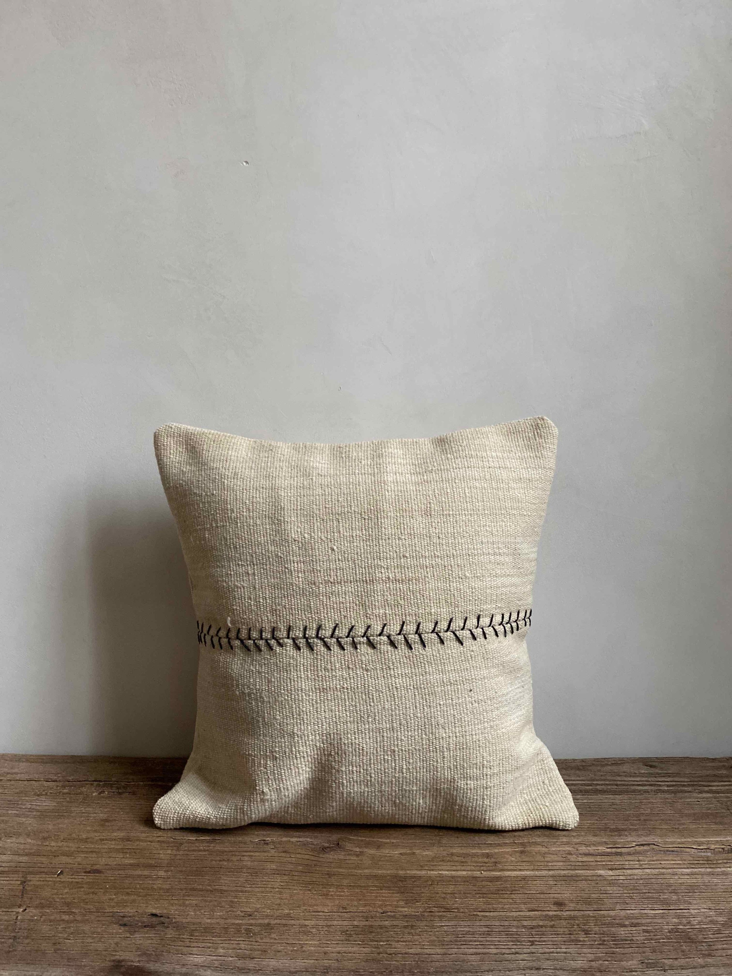 L.E. cushions 2.2022 - 40.jpeg