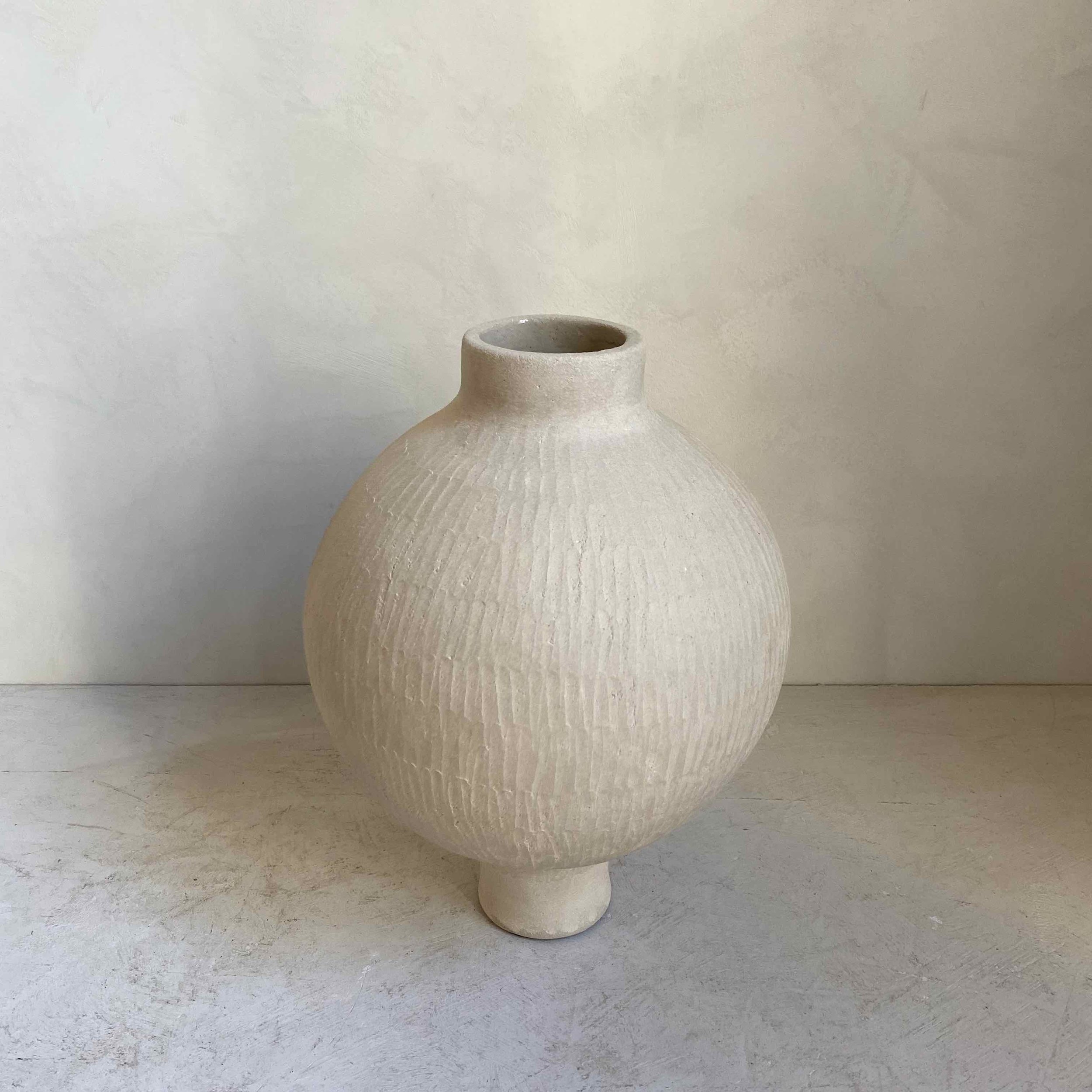 Viola Alba Vase II - 4.jpeg