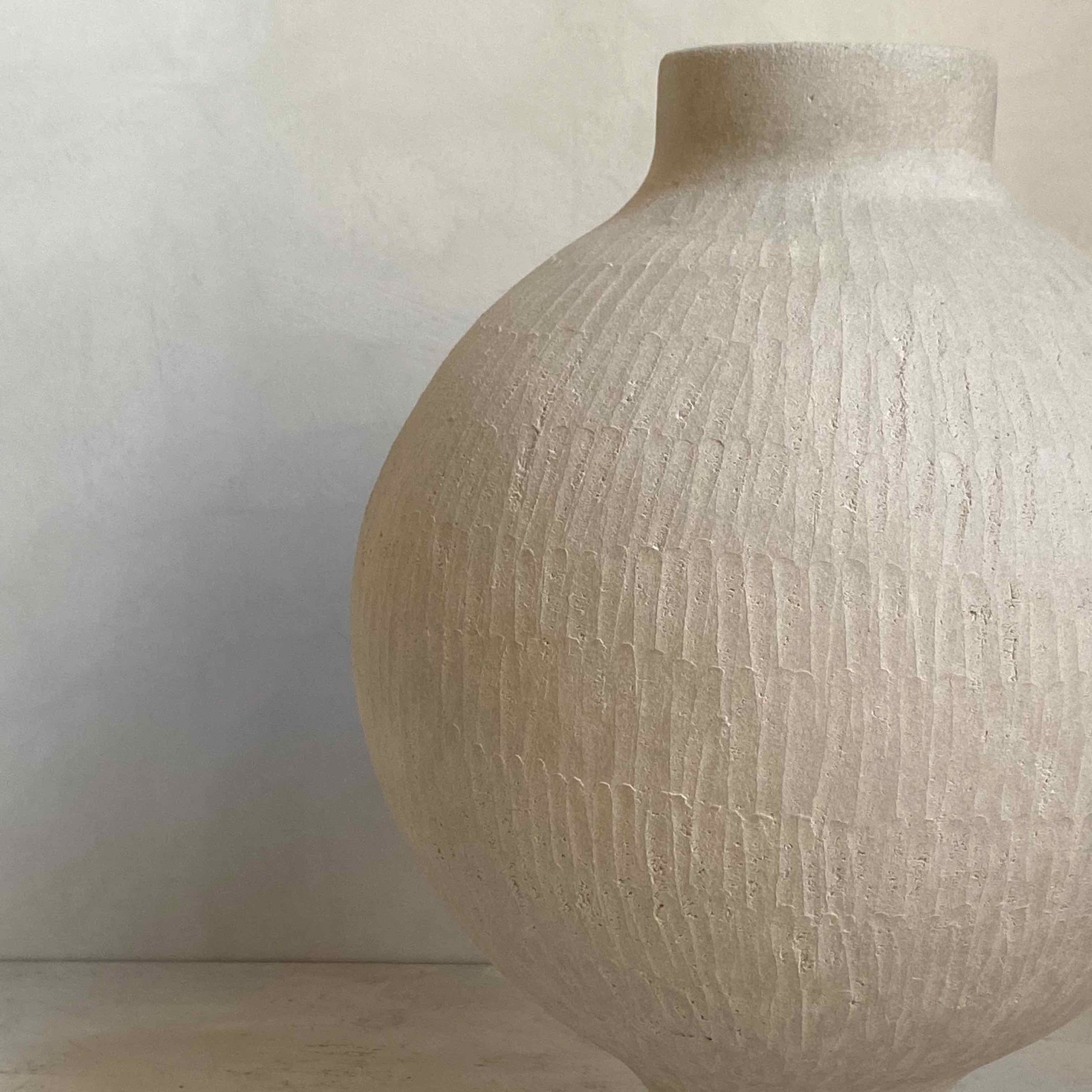 Viola Alba Vase II - 2.jpeg