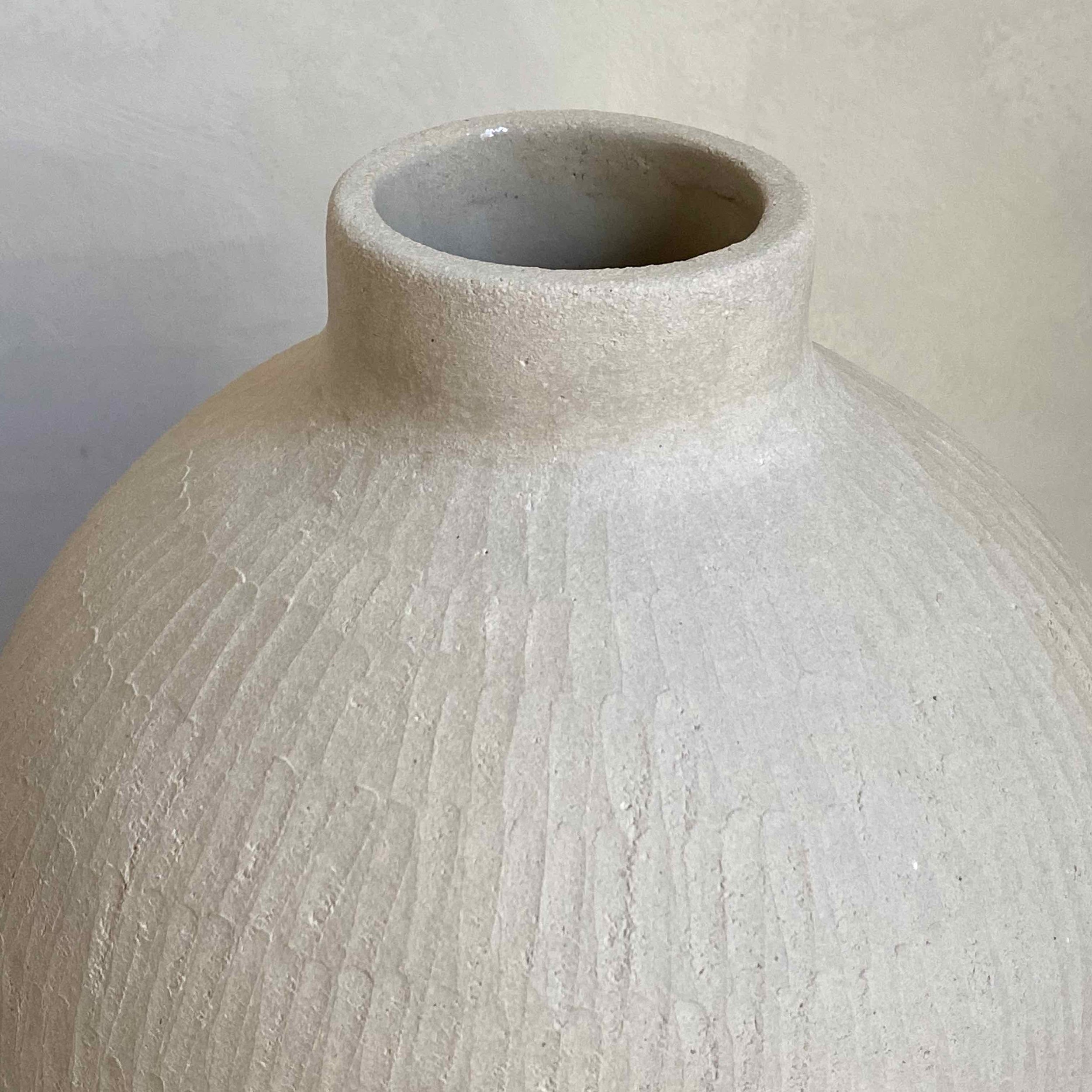 Viola Alba Vase II - 3.jpeg