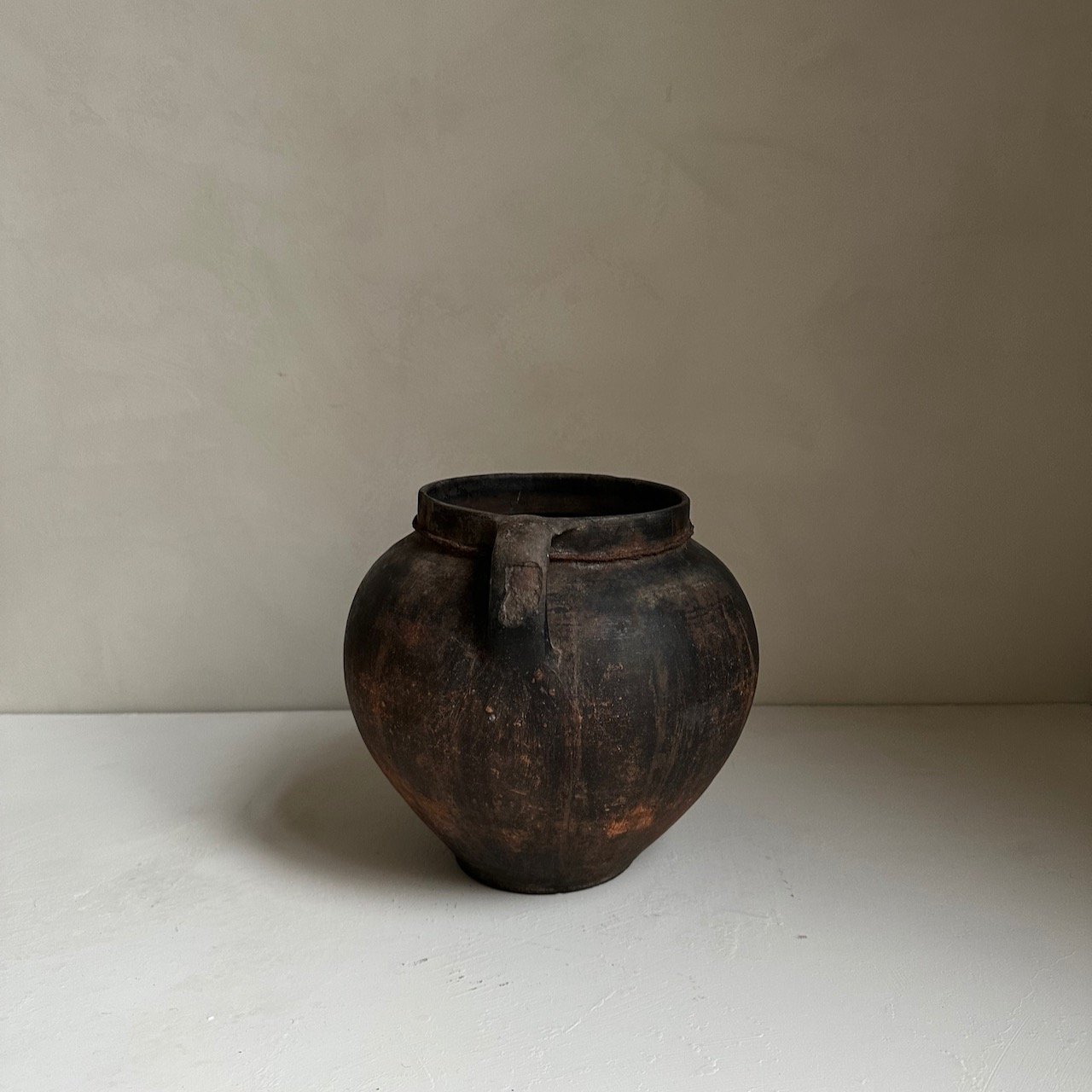Rustic earthenware pot - - 17.jpeg