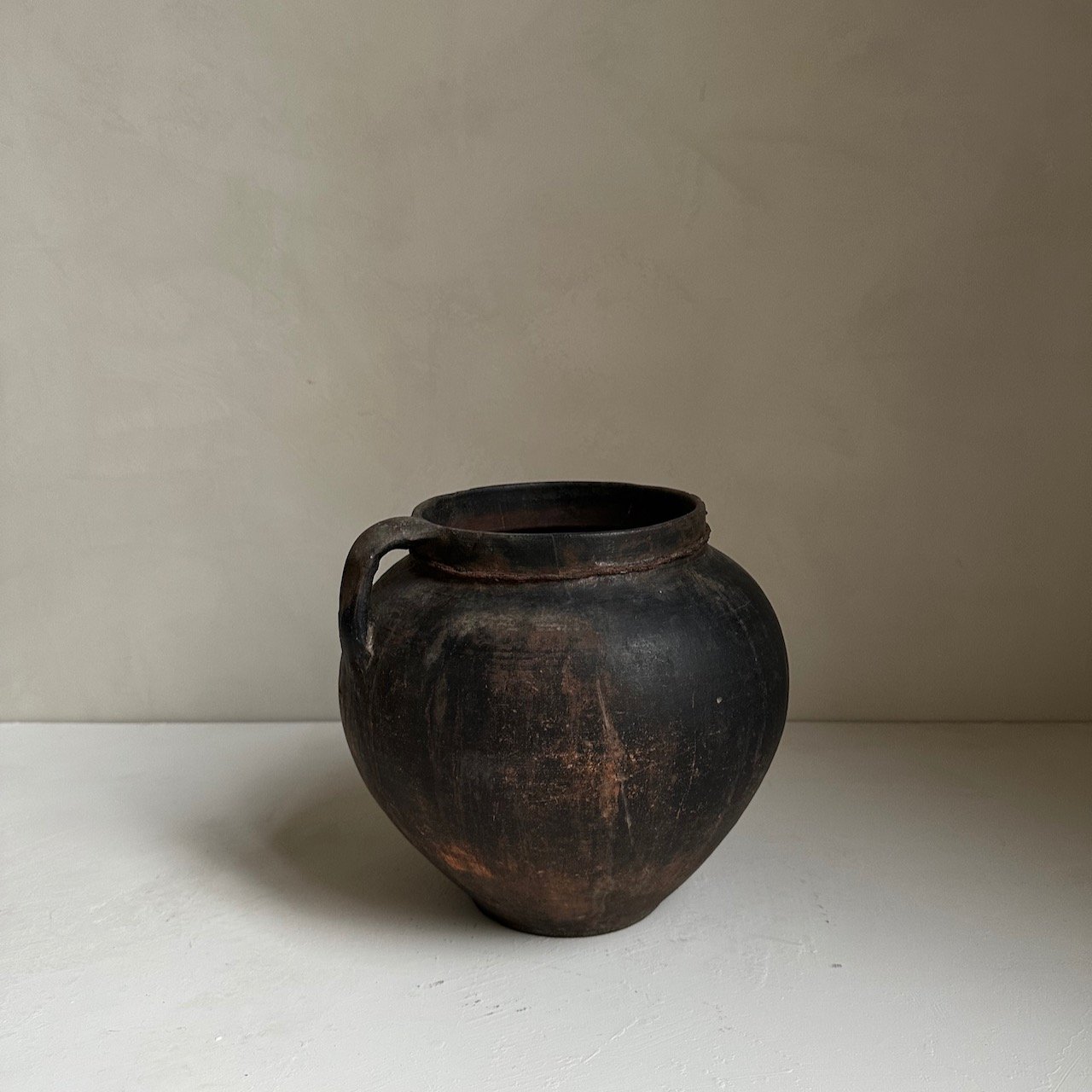 Rustic earthenware pot - - 18.jpeg