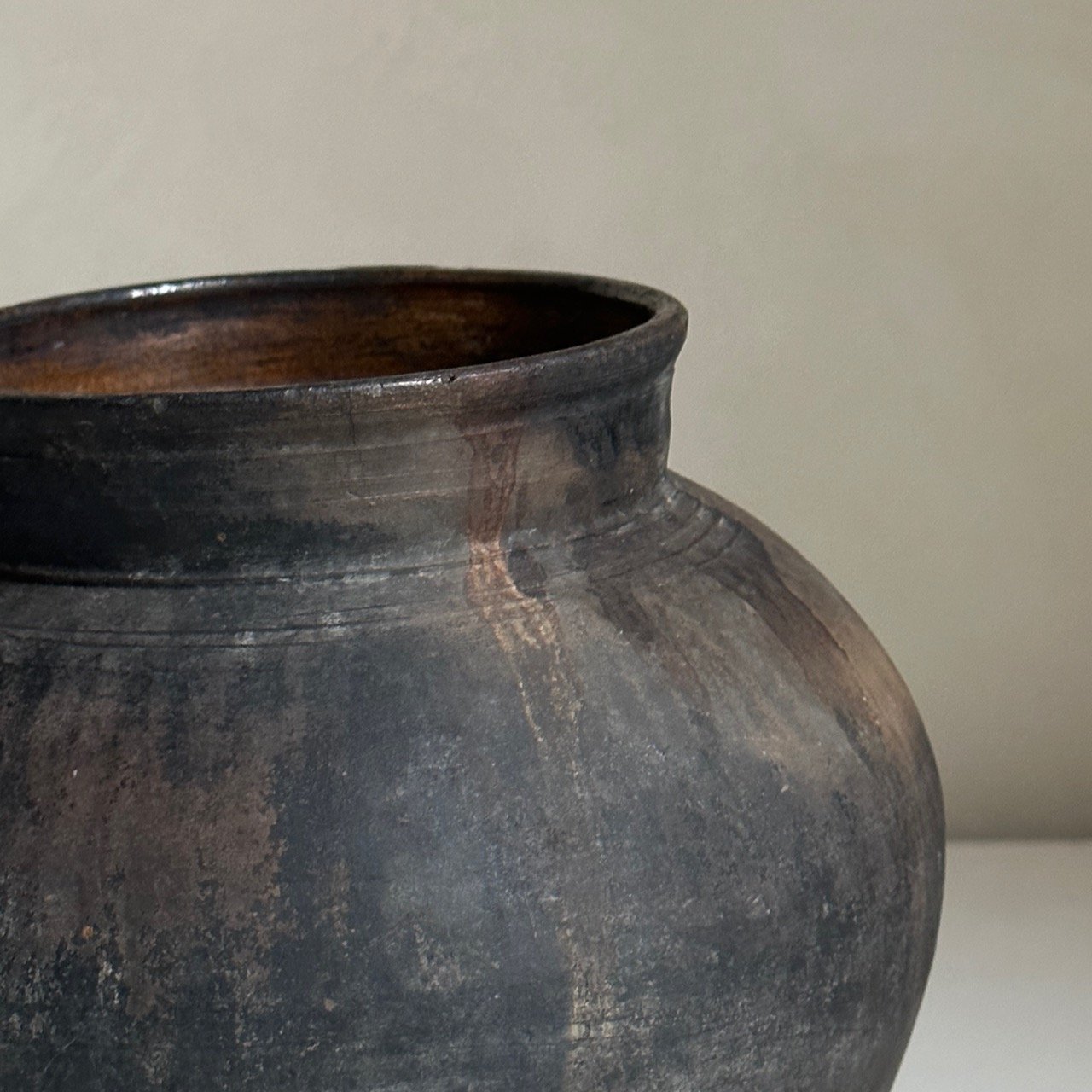 Rustic earthenware pot - - 4.jpeg