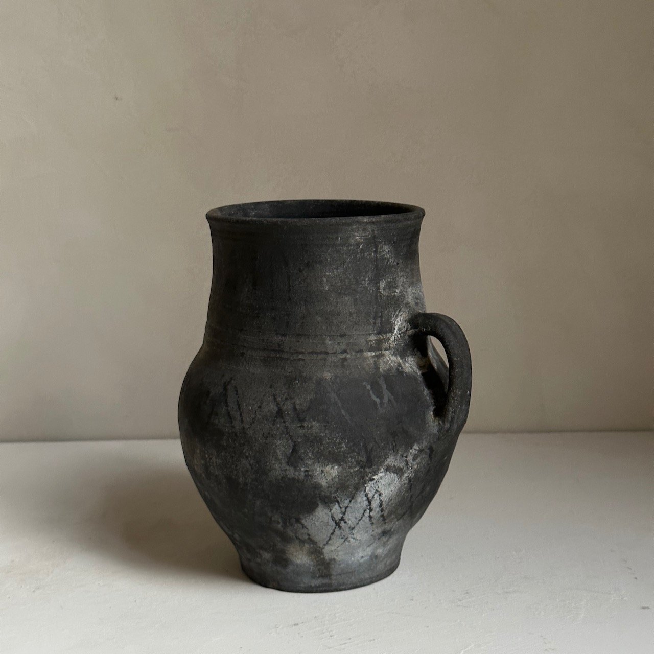 Rustic earthenware pot - - 100.jpeg