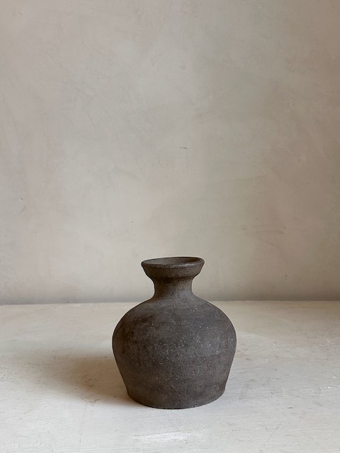 2500306 Antique pots - 106.jpeg