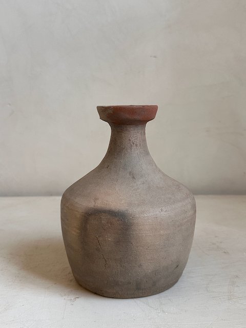 2500306 Antique pots - 100.jpeg