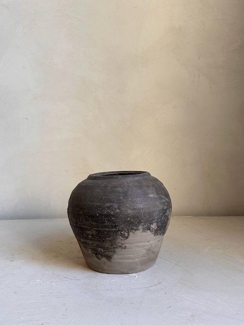 2500306 Antique pots - 5.jpeg